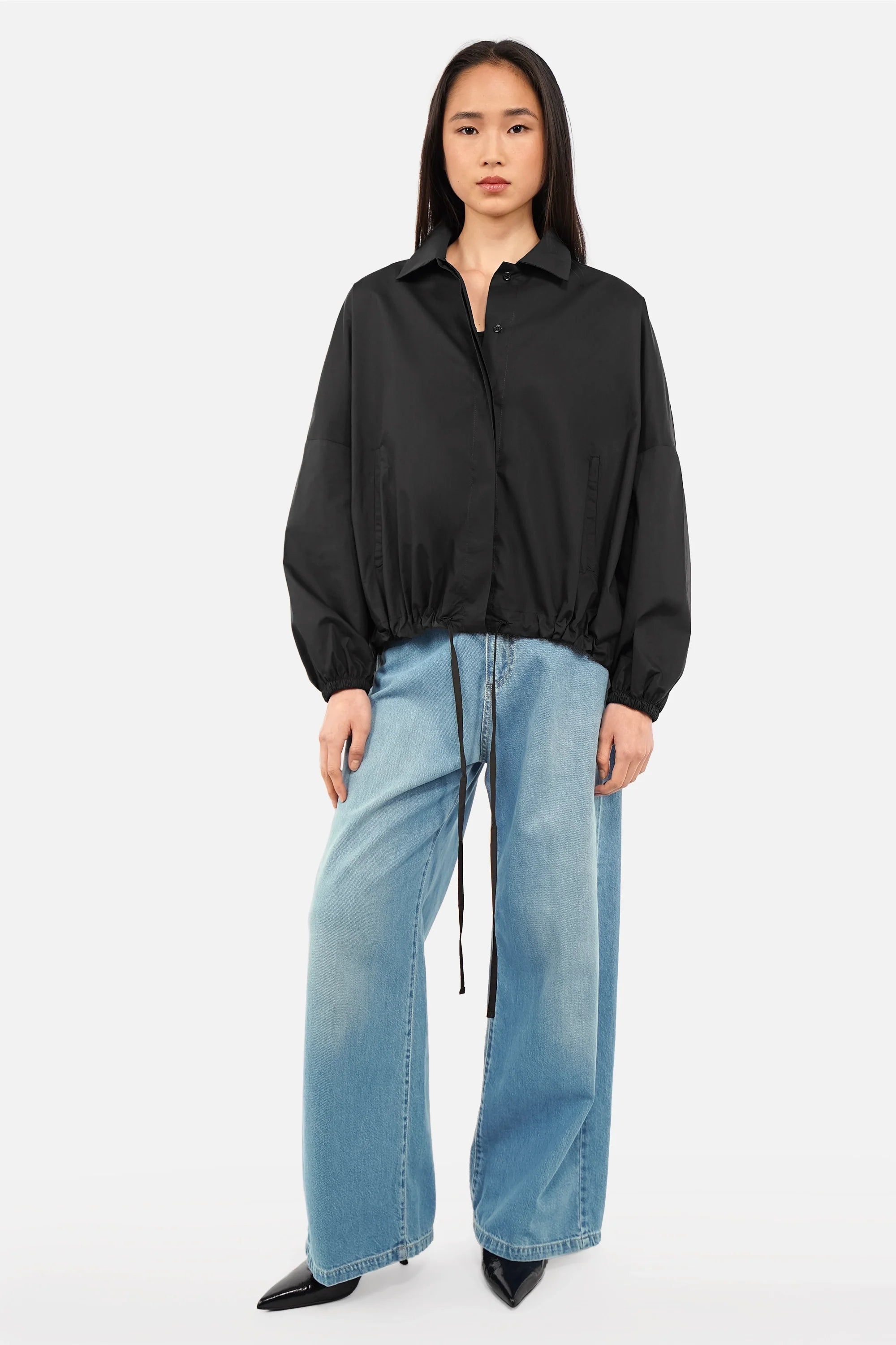 Lockere Hemdjacke aus leichtem Baumwollstoff mit klassischem Kragen und oversized Schnitt