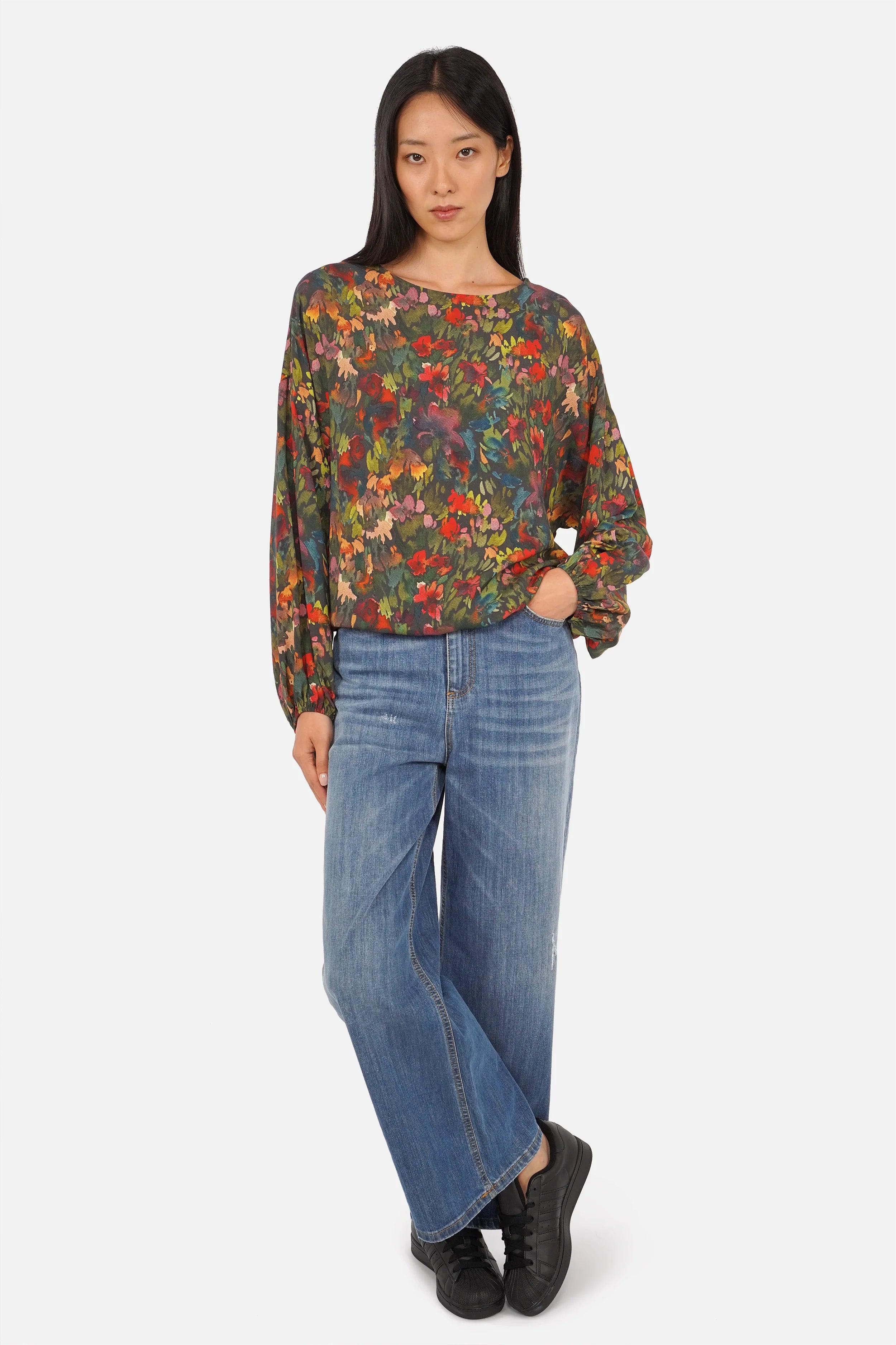 DAVKA Bluse aus feiner Viskose mit floralem Allover-Print und langen Ballonärmeln