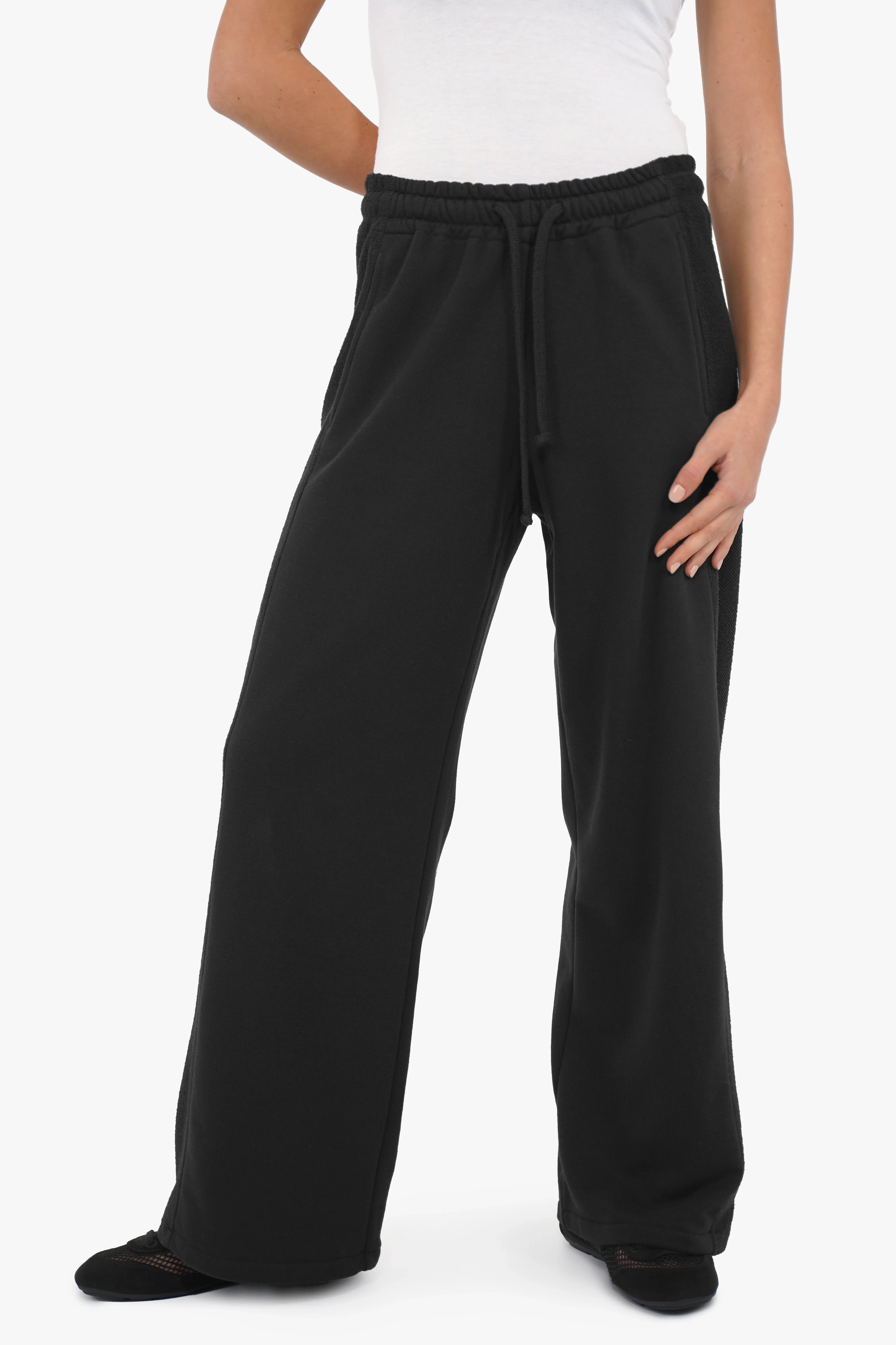 DESSI Straight Leg Sweathose aus weichem Baumwollstoff mit Tunnelbund, seitlichen Taschen und geradem Bein