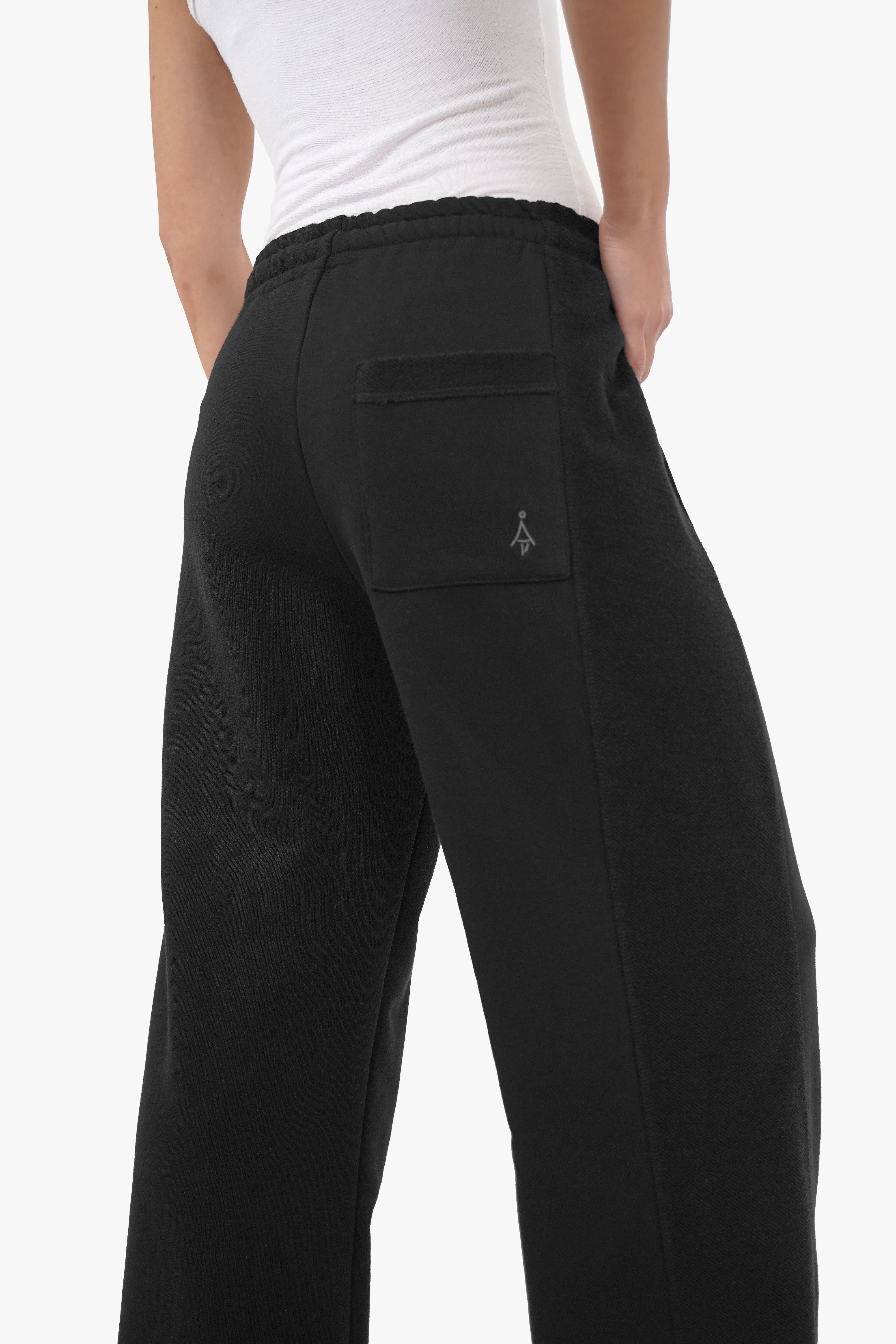 DESSI Straight Leg Sweathose aus weichem Baumwollstoff mit Tunnelbund, seitlichen Taschen und geradem Bein