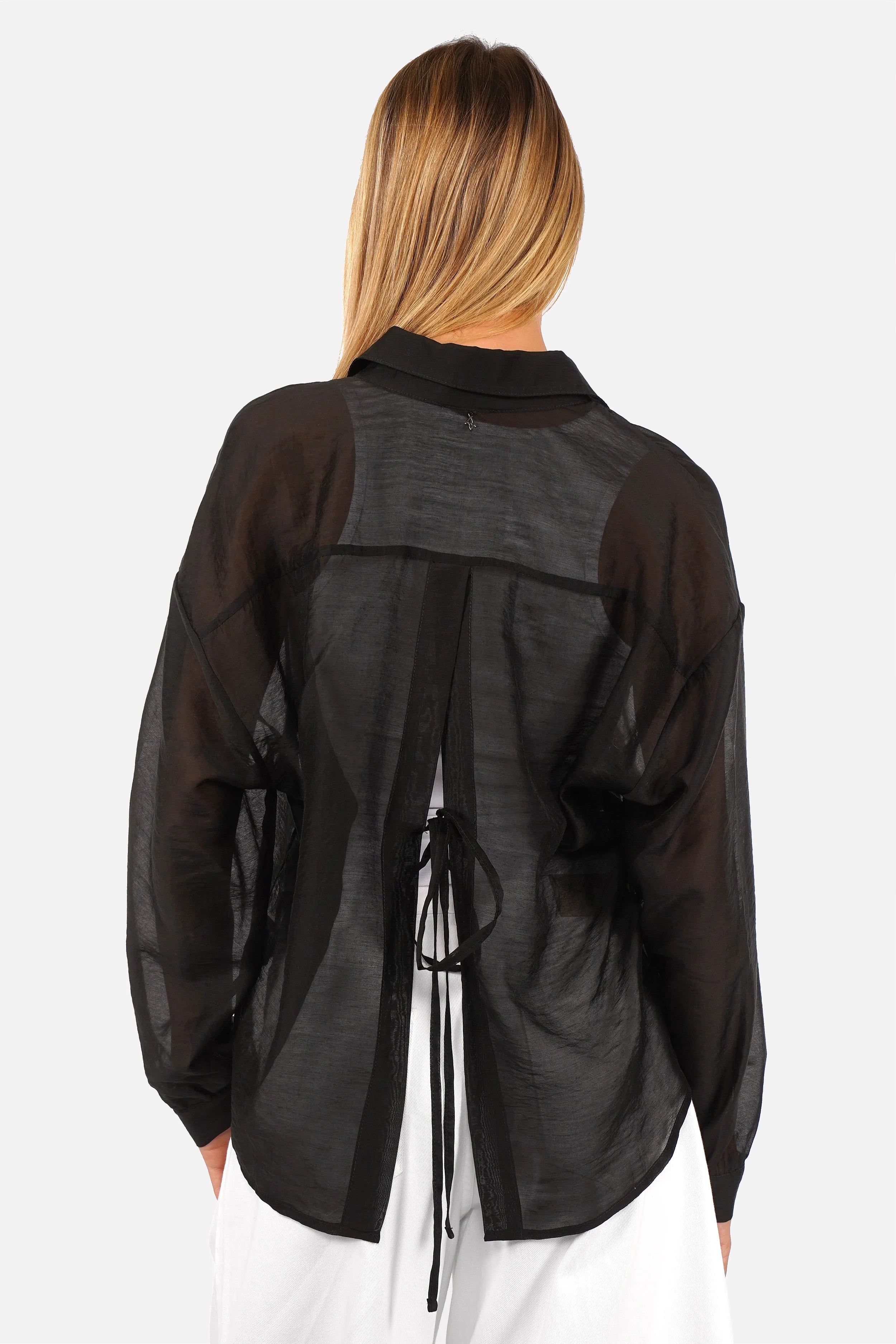 DORISA Bluse aus Lyocell mit leichtem Glanz und semi-transparenter Optik, Hemdkragen, Manschette mit Knopf, abgerundeter Saum, Regular Fit