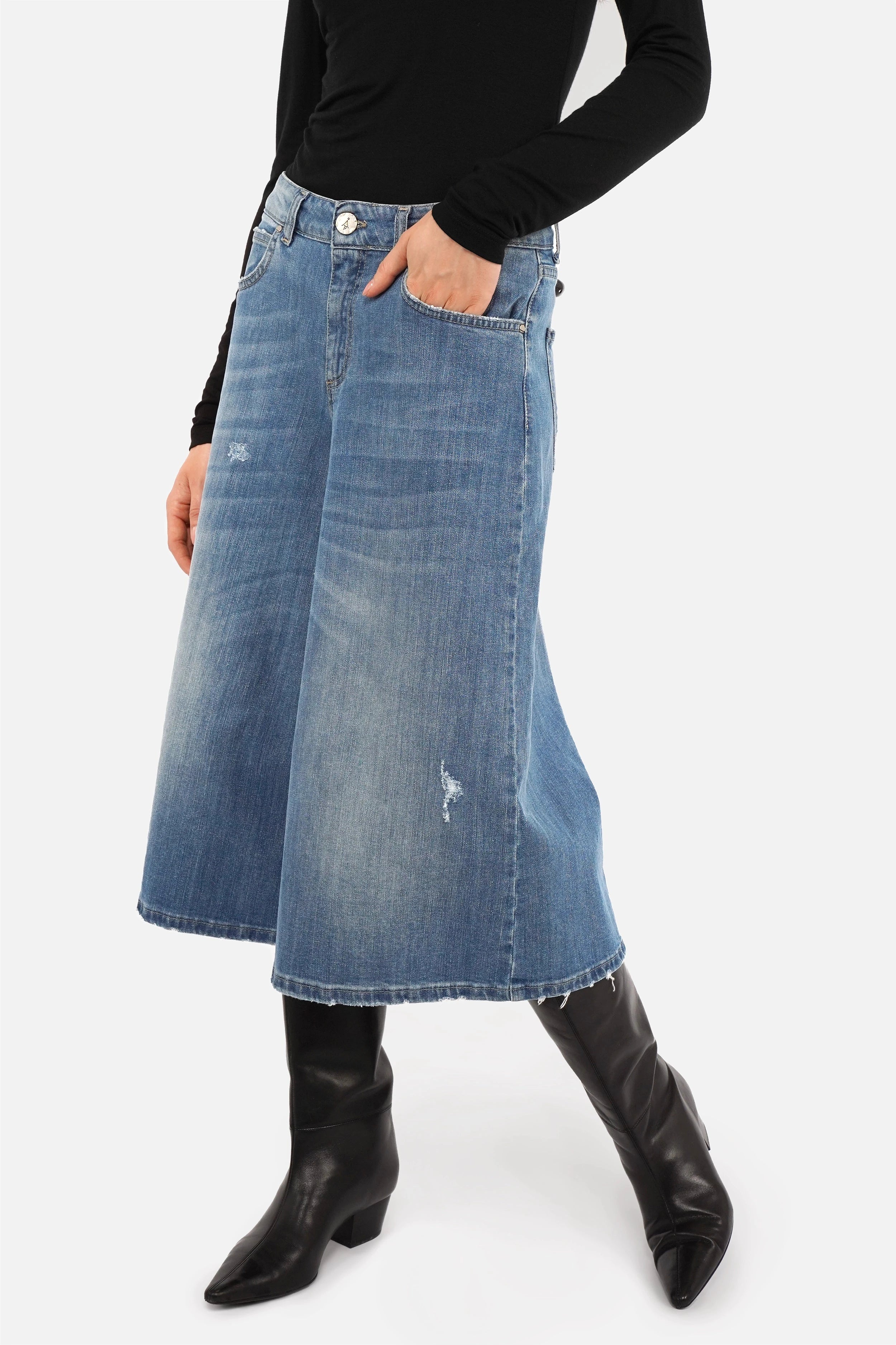 NELKA Weite Bermuda-Jeans aus leichtem Denim mit destroyed Washed-Effekt und weitem Bein
