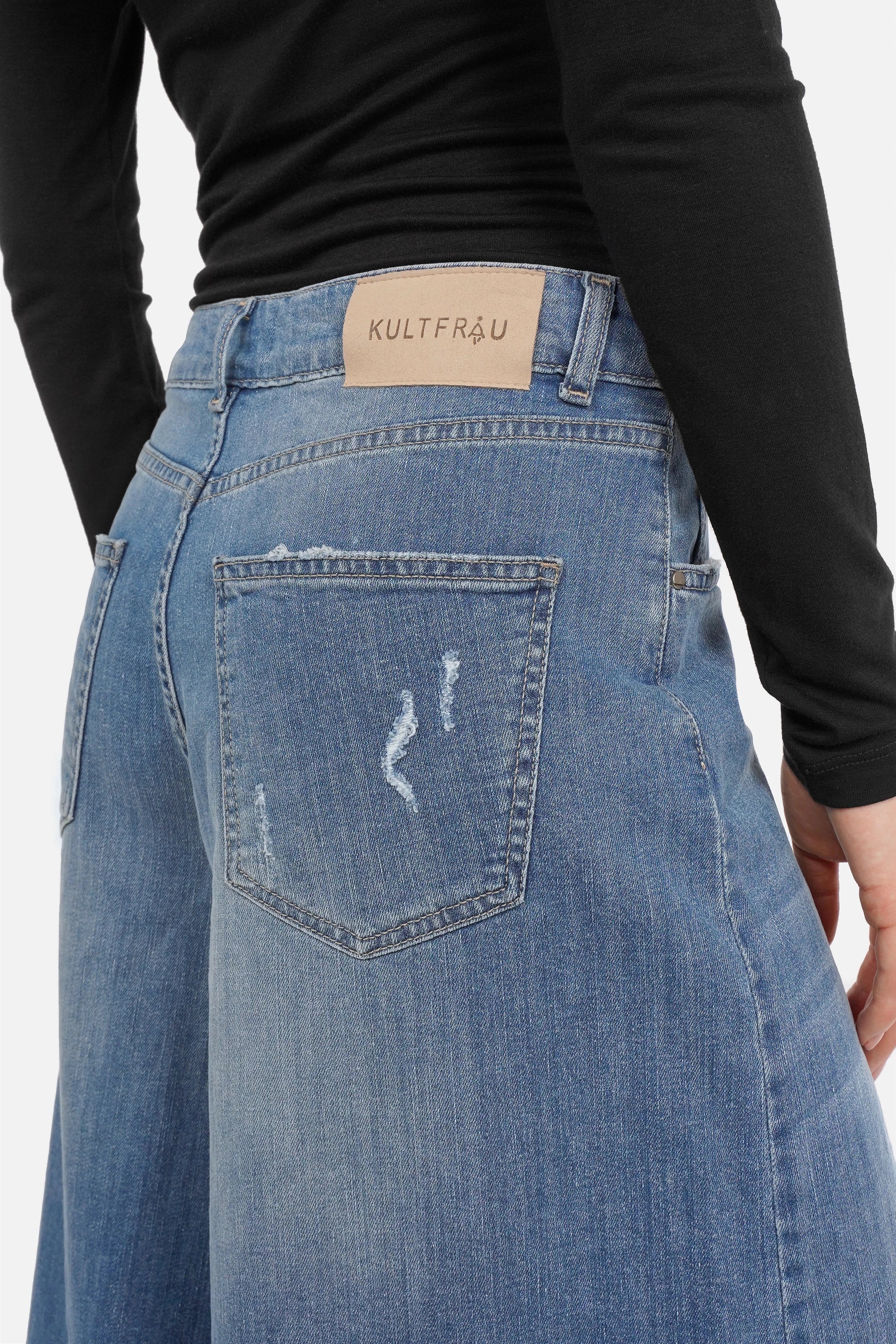 NELKA weite Bermuda-Jeans mit destroyed Waschung und weitem Bein aus leichtem italienischem Denim
