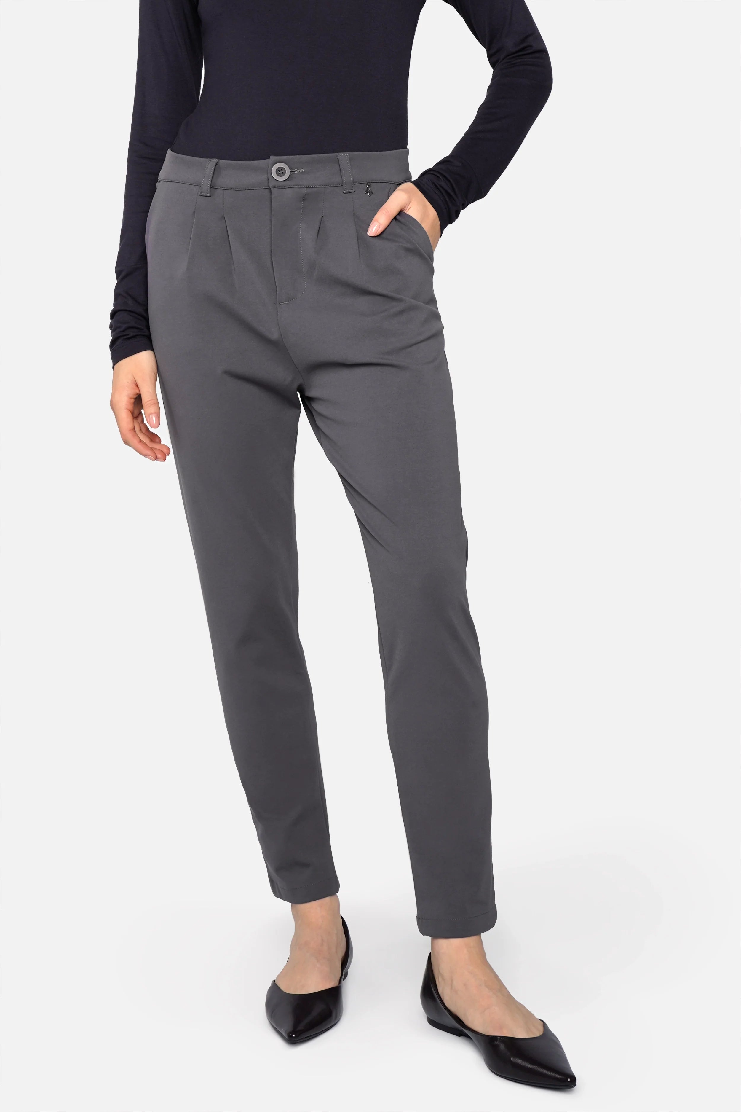 HEELENA Tapered Pants in knitterarmer Qualität mit leichter Bundfalte und mittlerer Bundhöhe, erhältlich in zwei Längen