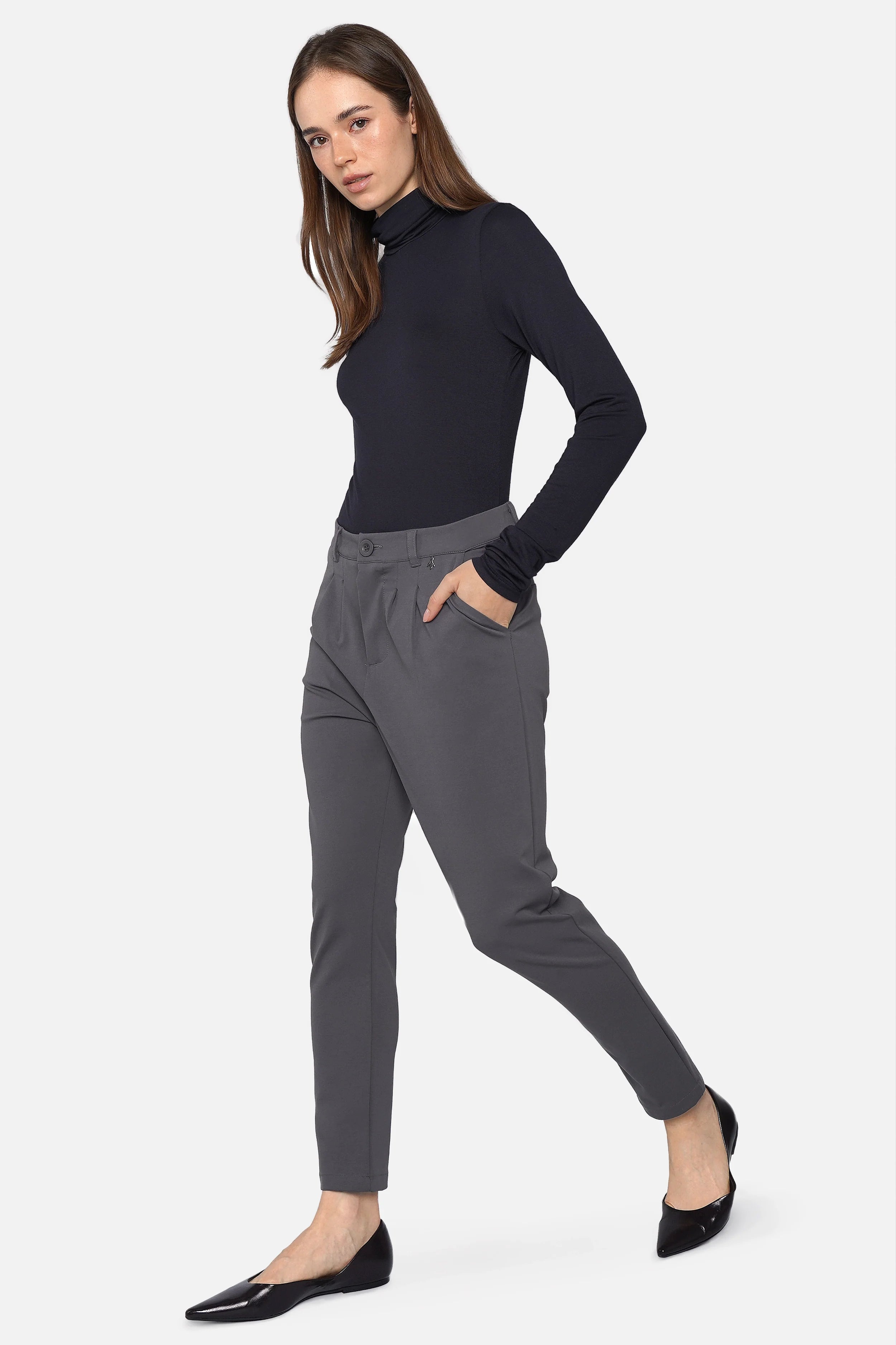 HEELENA Tapered Pants knitterarme, soften Bundfalten, mittlere Bundhöhe, entspannte Passform in zwei Längen