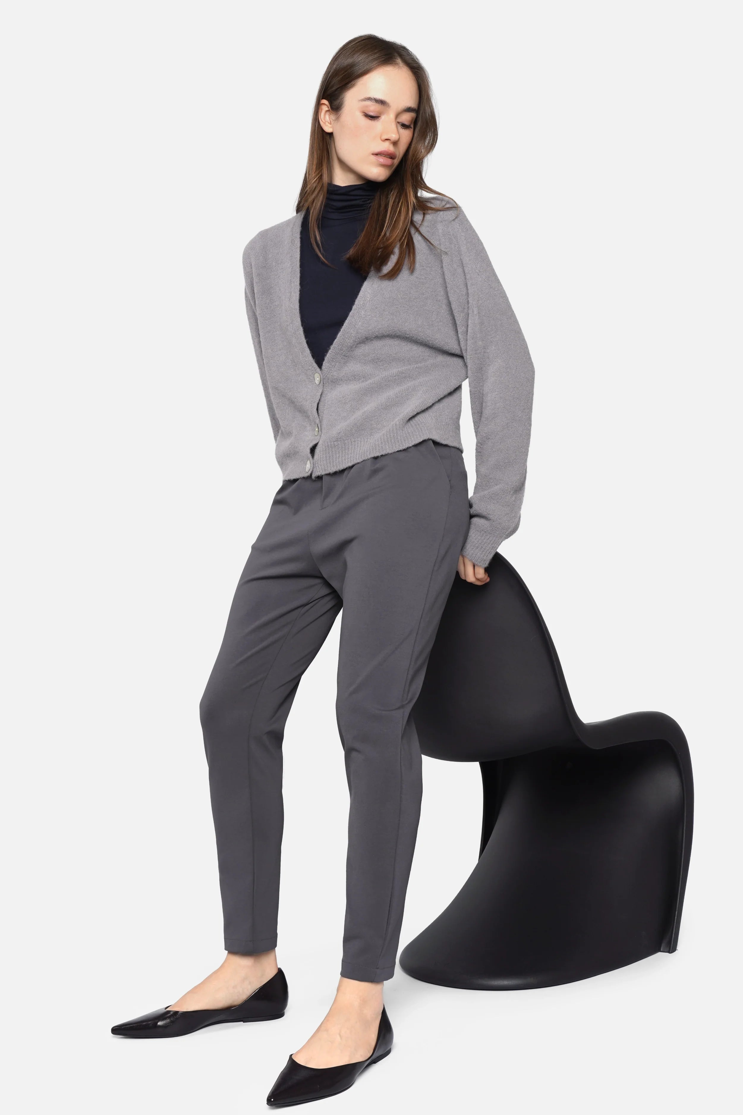 HEELENA Tapered Pants in knitterarmer Qualität und entspannter Passform, erhältlich in Short und Regular Length