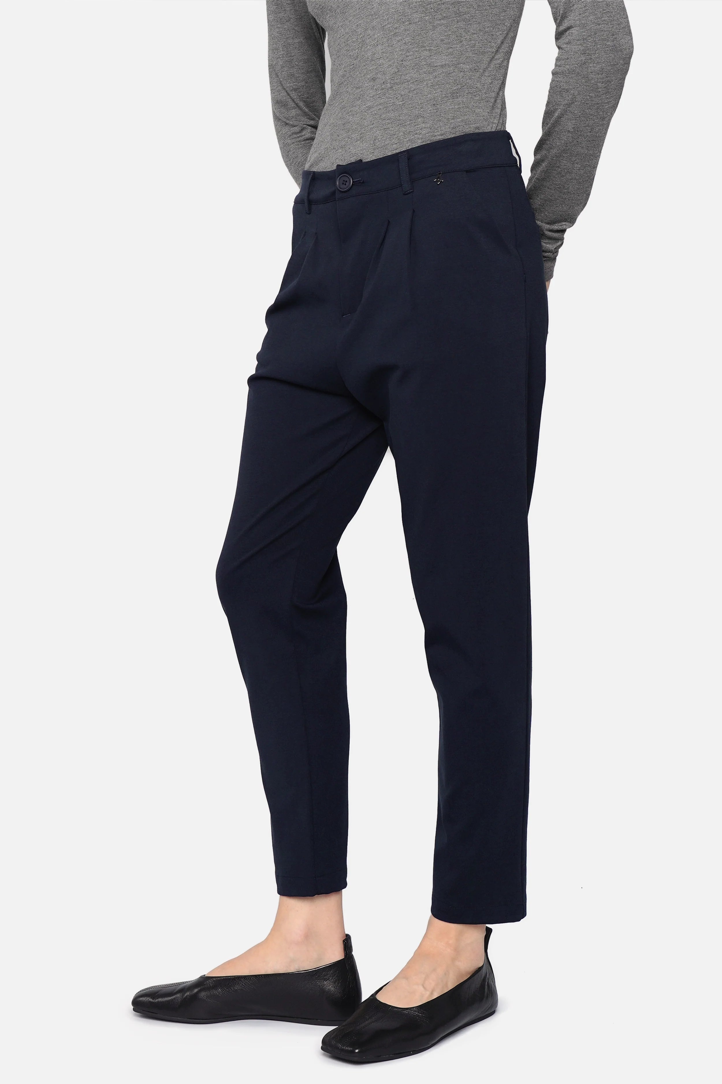 DAMEN HEELENA Tapered Pants in knitterarmer Qualität mit mittlerer Bundhöhe und entspannter Passform, erhältlich in Short und Regular Length