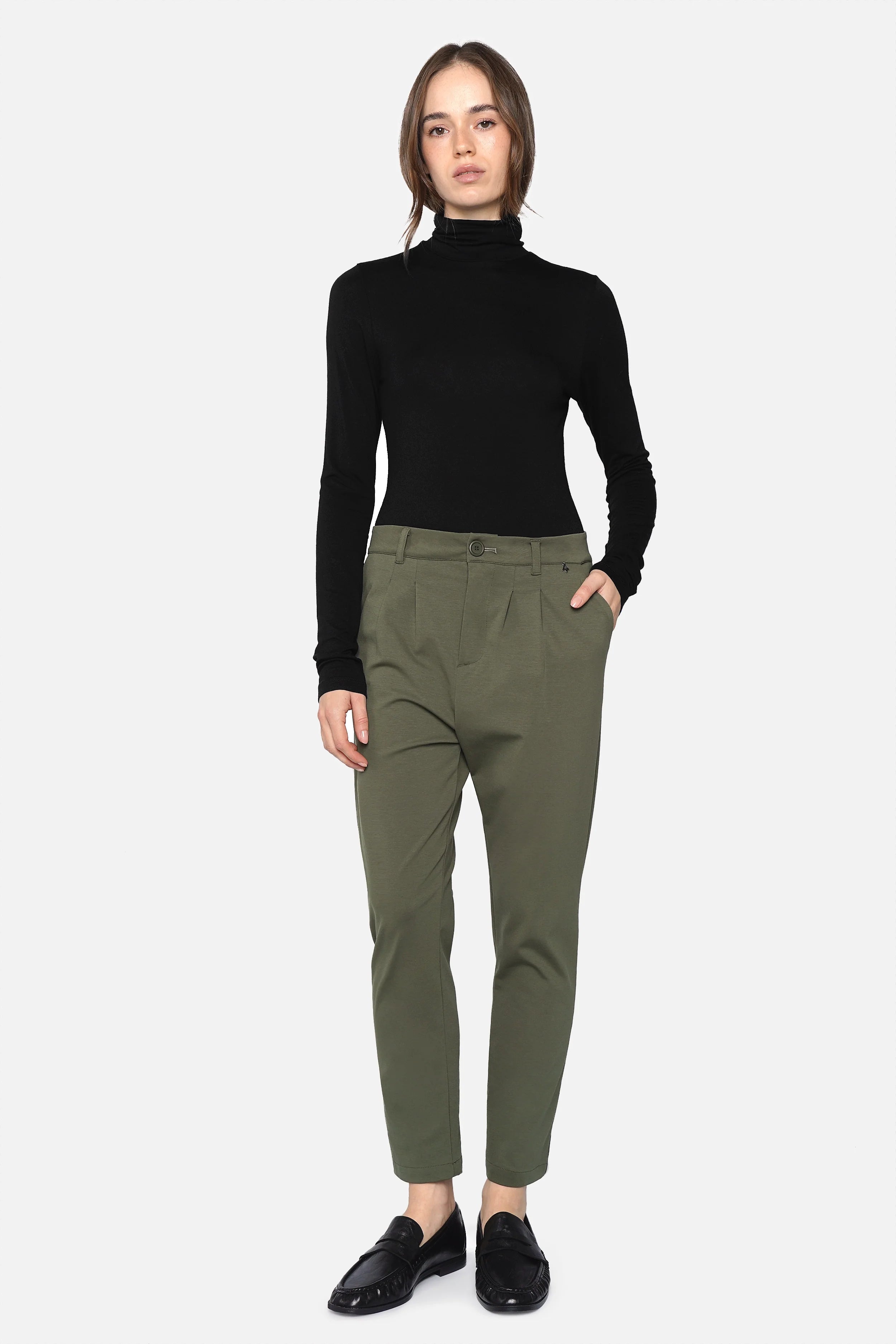 HEELENA Tapered Pants knitterarme, soften Stoff, mittlere Bundhöhe, leichte Bundfalten, entspannte Passform, zwei Längen verfügbar