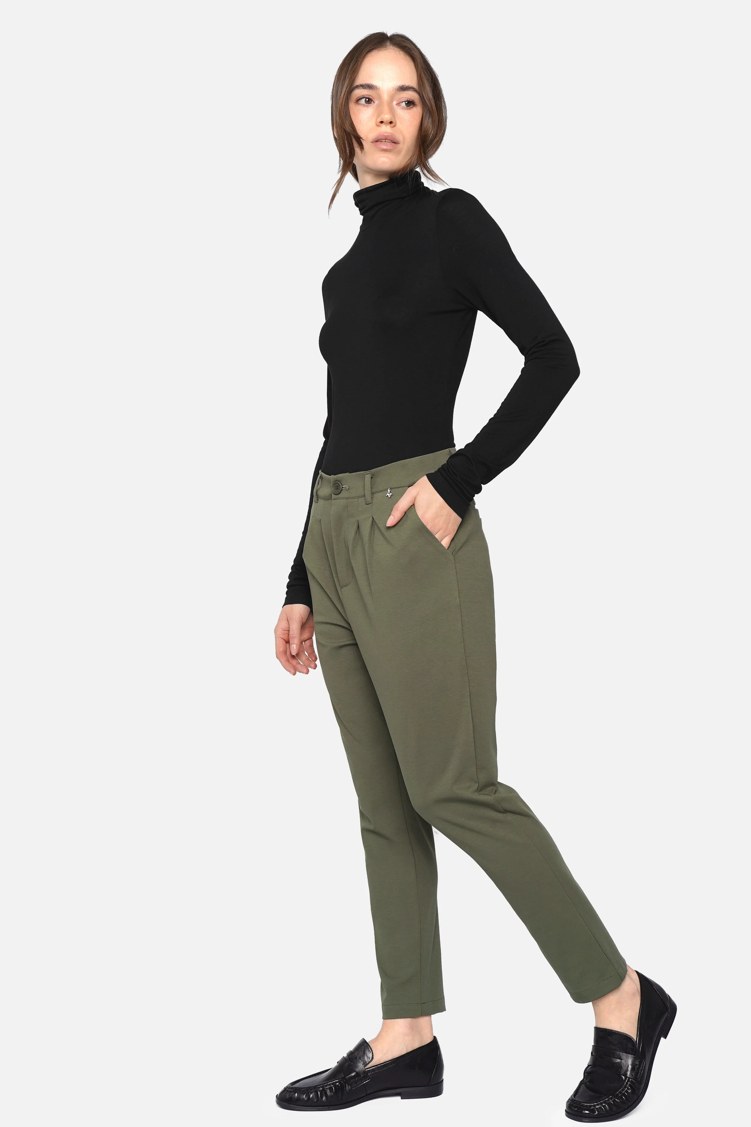 HEELENA Tapered Pants knitterarm mit mittlerer Bundhöhe und entspannter Passform in zwei Längen erhältlich