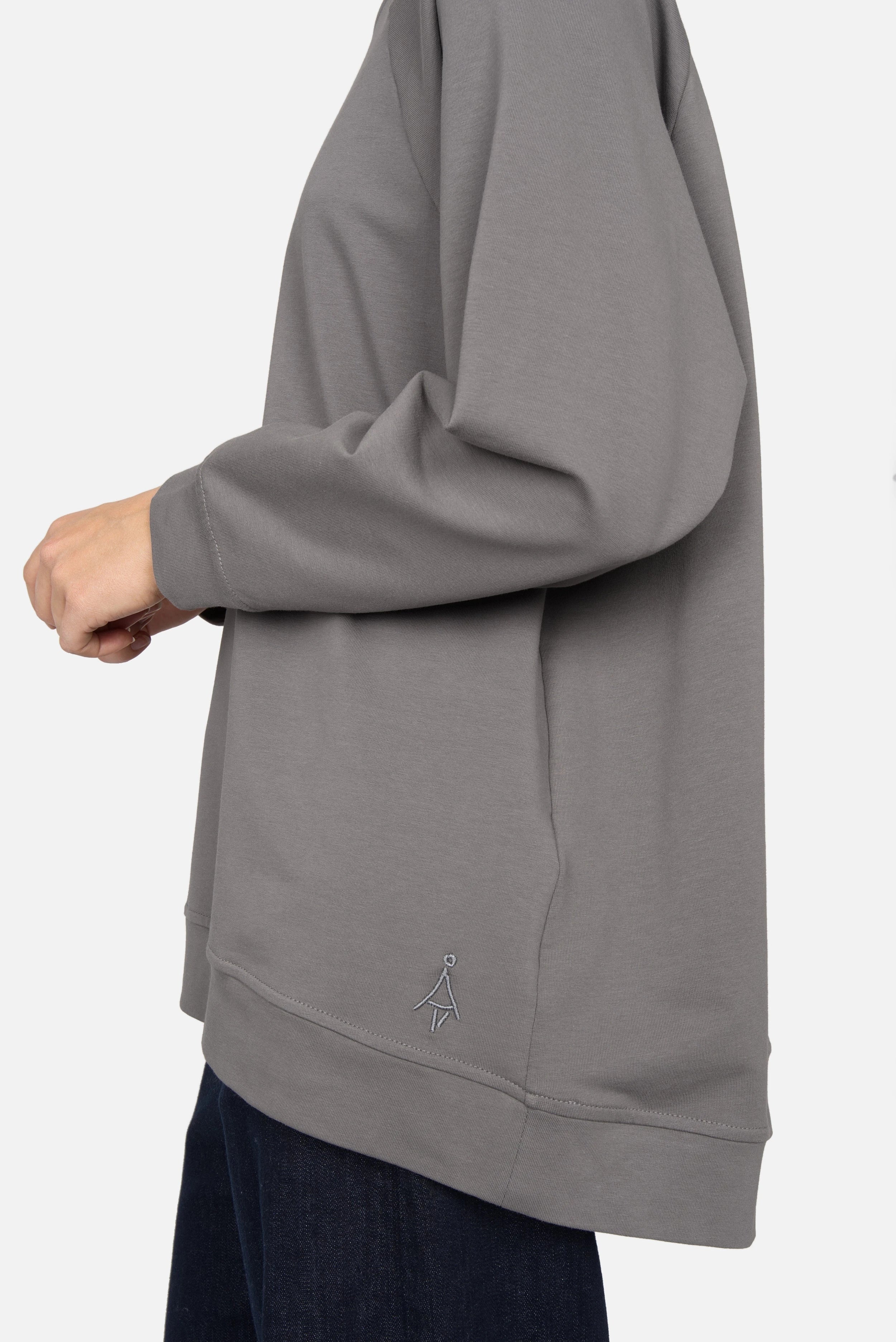 Lässiger GRACEY.K Sweater in Oversize mit A-Linie und tonaler Logo-Stickerei