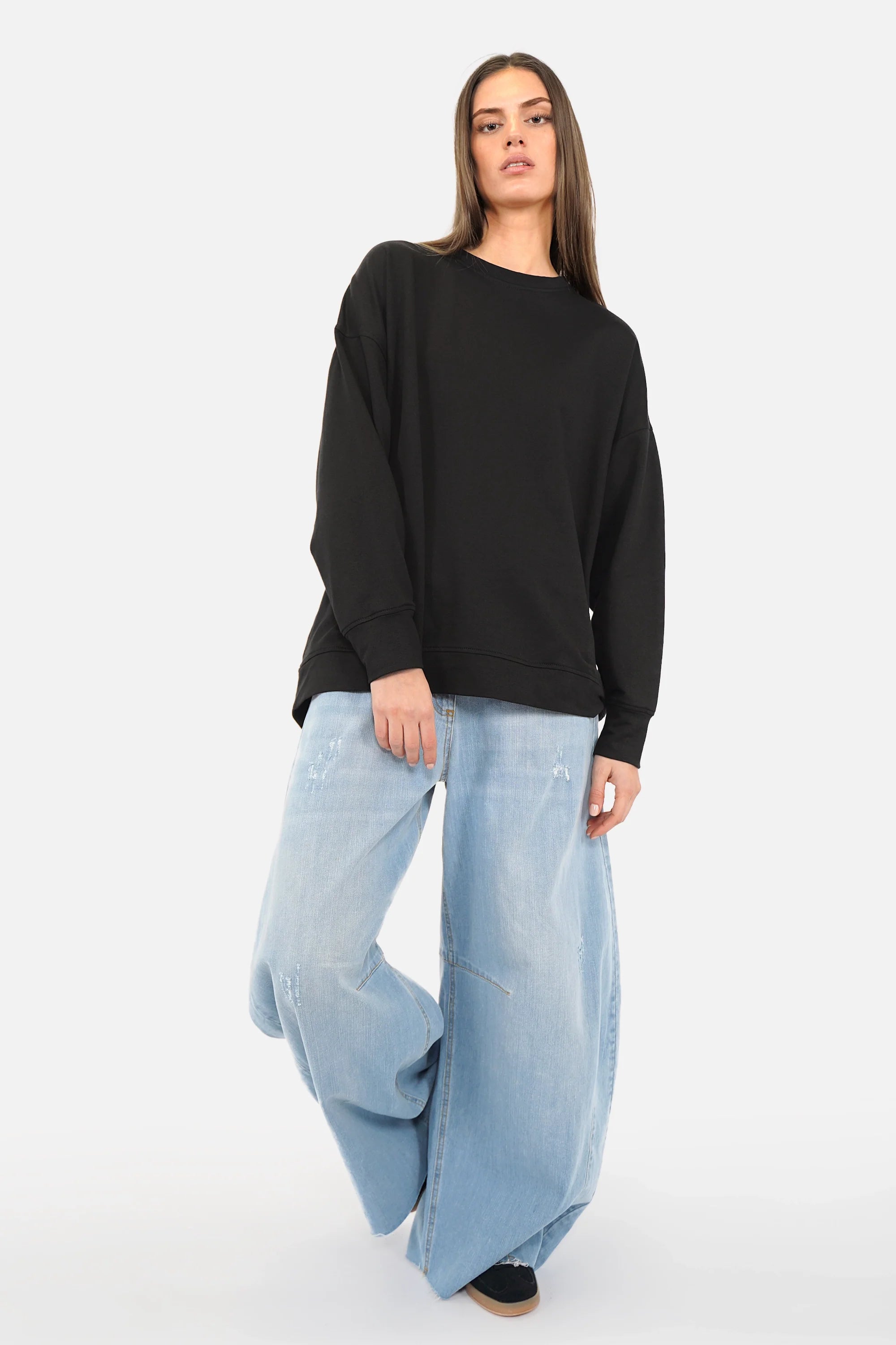 Oversize Sweater aus weichem Baumwoll-Sweat mit Rundhalsausschnitt und überschnittenen Schultern