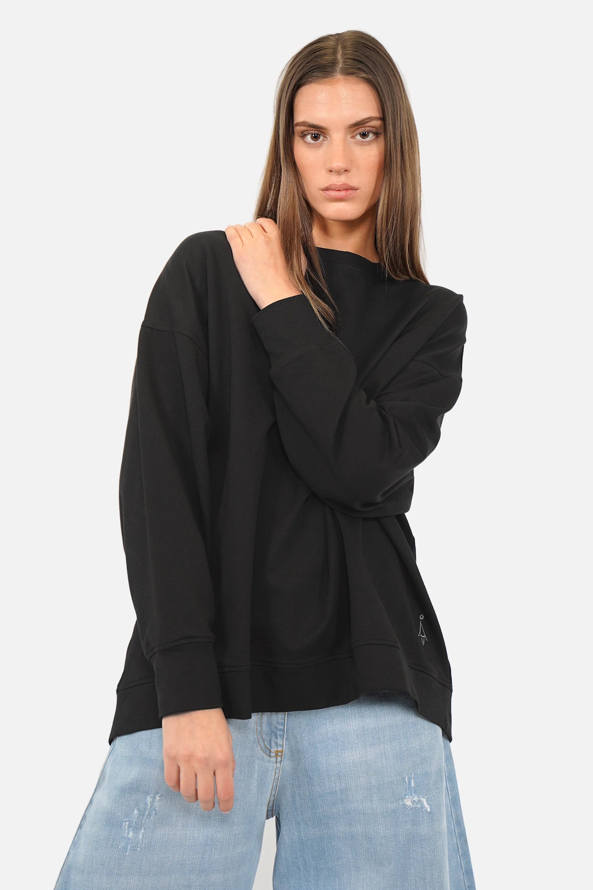 Oversize Sweater aus weichem Baumwoll-Sweat mit Rundhalsausschnitt und überschnittenen Schultern.