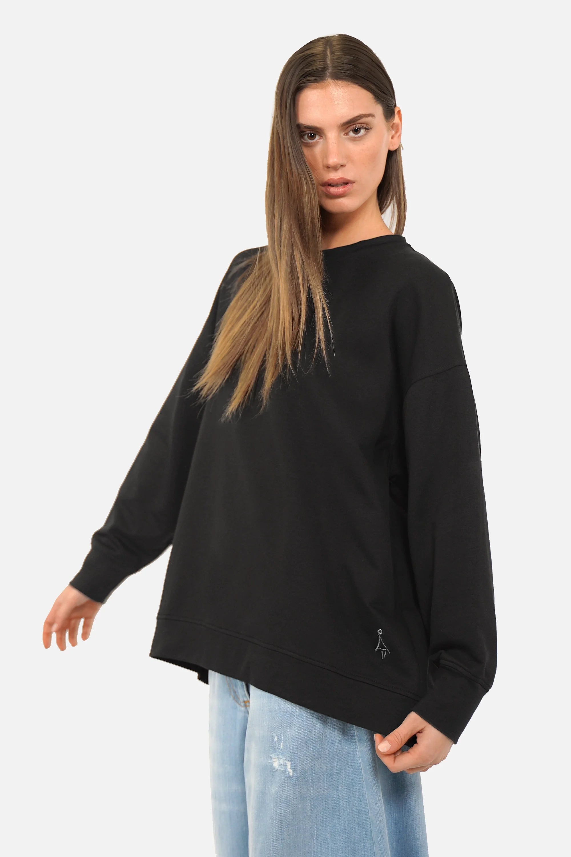 Oversize Sweater aus weichem Baumwoll-Sweat mit Rundhalsausschnitt und überschnittenen Schultern.