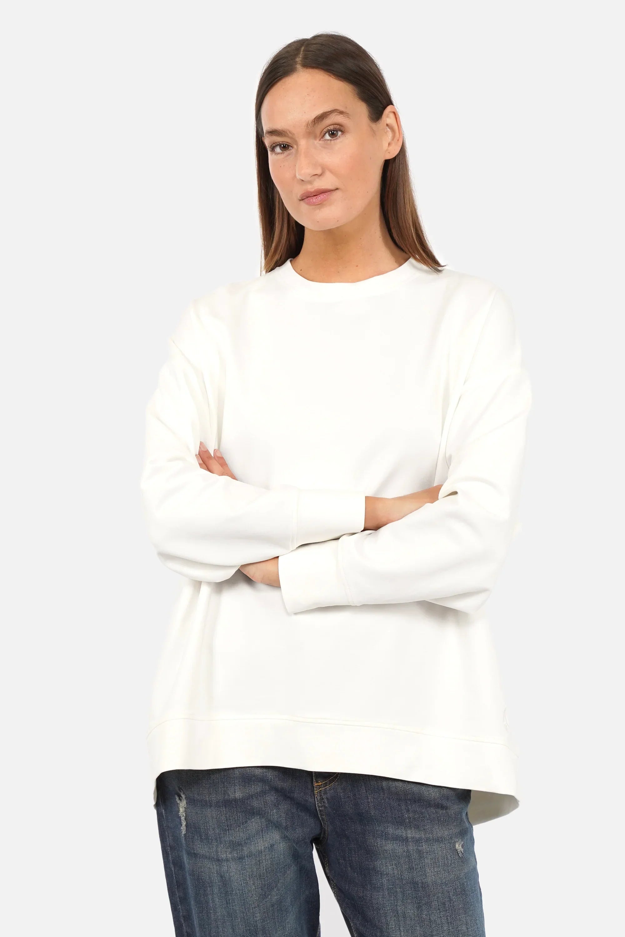Leichter EIREL Relaxed Sweater mit Rundhalsausschnitt und abgerundetem Saum in entspannter Passform