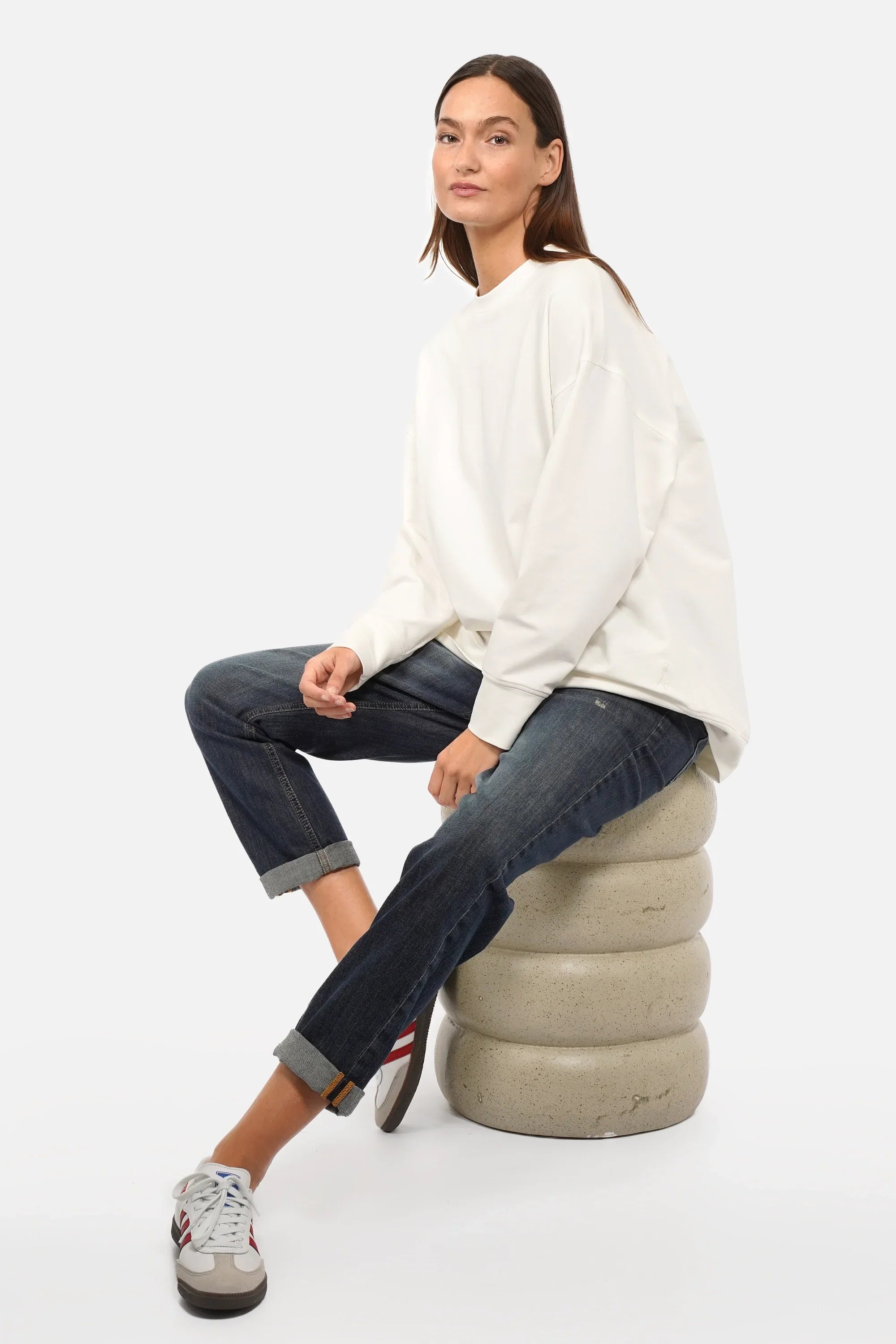EIREL Relaxed Sweater leichter, weicher Sweatshirt mit Rundhalsausschnitt und überschnittenen Schultern in Relaxed Fit