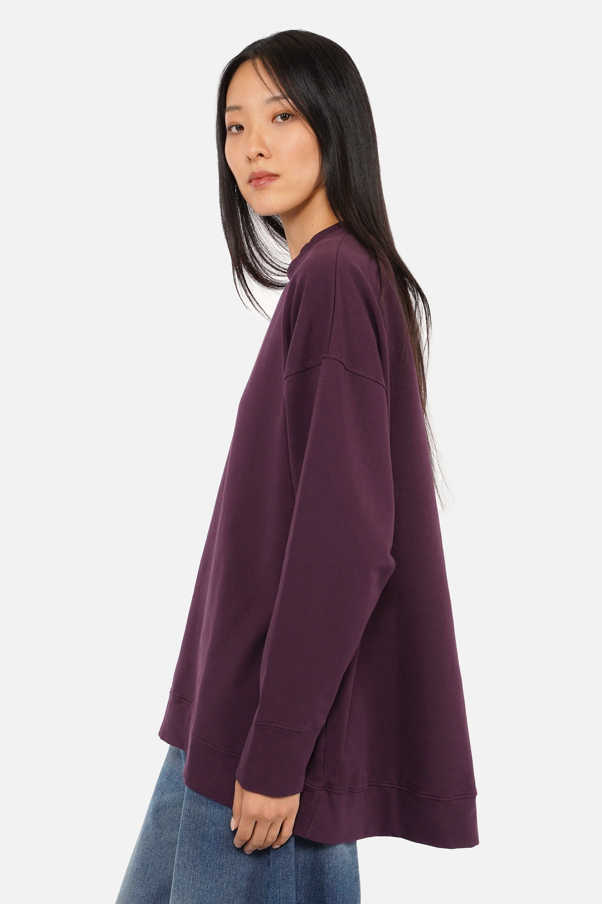 Leichter EIREL Relaxed Sweater mit Rundhalsausschnitt und ton-in-ton Logo-Stickerei in weicher Sweatqualität