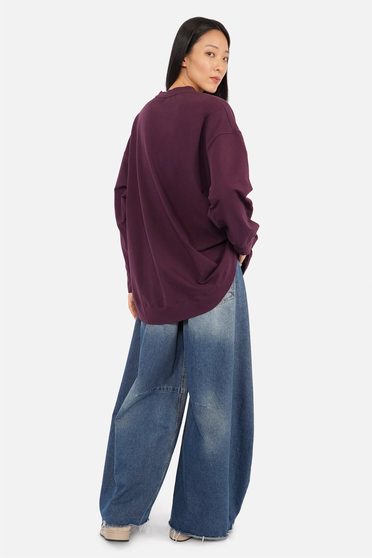 EIREL Relaxed Sweater leichter, weicher Pullover mit Rundhalsausschnitt und verlängertem Rückenteil in entspannter Passform