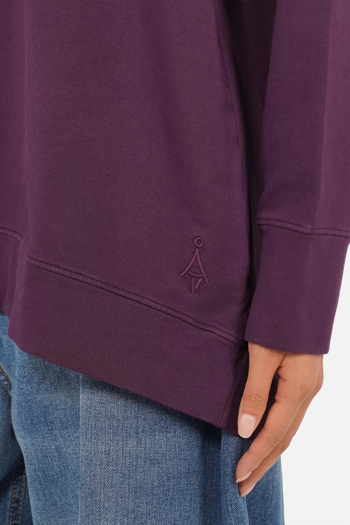 EIREL Relaxed Sweater leichter Sweatpullover mit Rundhalsausschnitt und ton-in-ton Logo-Stickerei