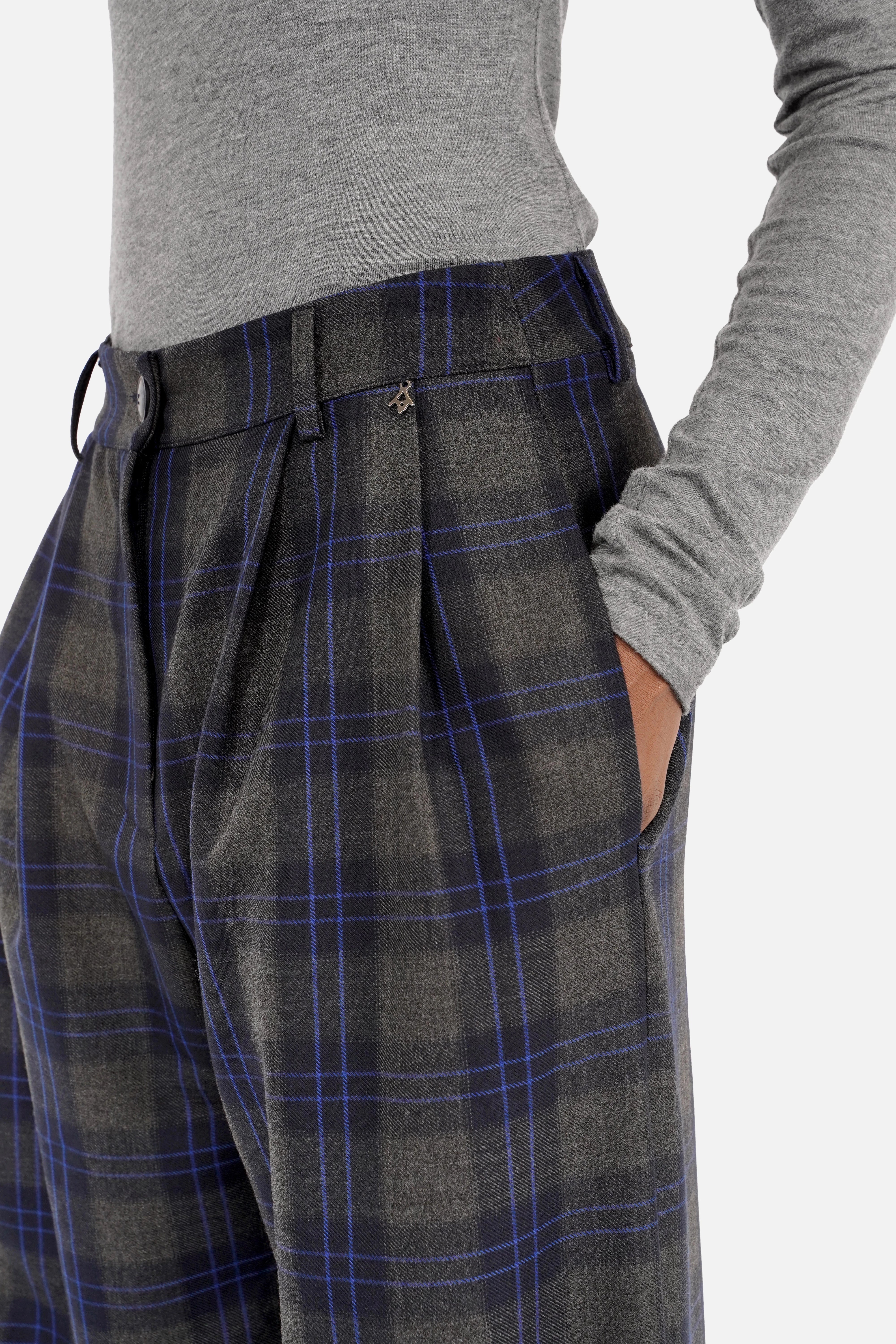 ELEE Wide Leg Hose mit markantem Karomuster und blauem Akzent, hoher Bund mit Bundfalten, weites Bein, seitliche Eingrifftaschen und Gürtelschlaufen