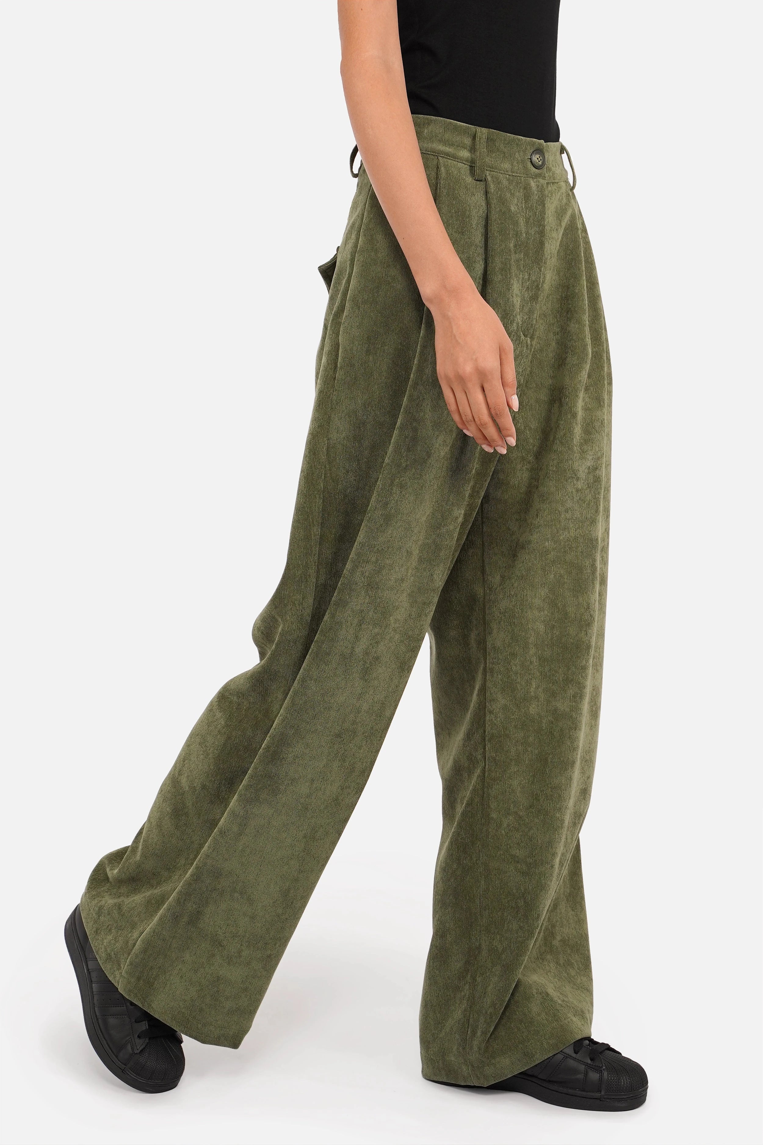 ELEE Wide Leg Cordhose aus weichem Cord mit hohem Bund und weiten Beinen