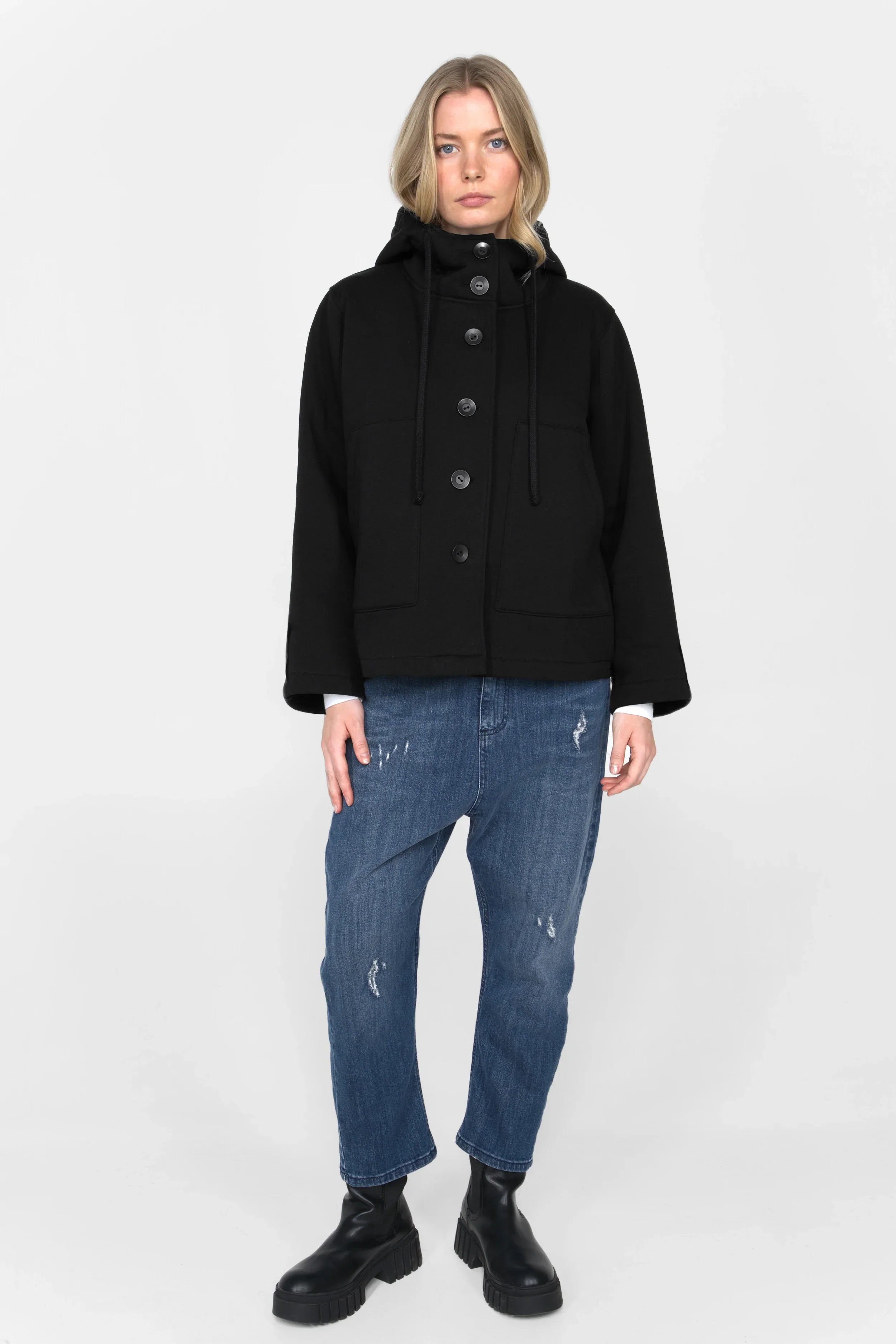 ELFA Sweatjacke mit Kapuze, Knopfleiste, Känguru-Taschen und relaxed Fit in Schwarz