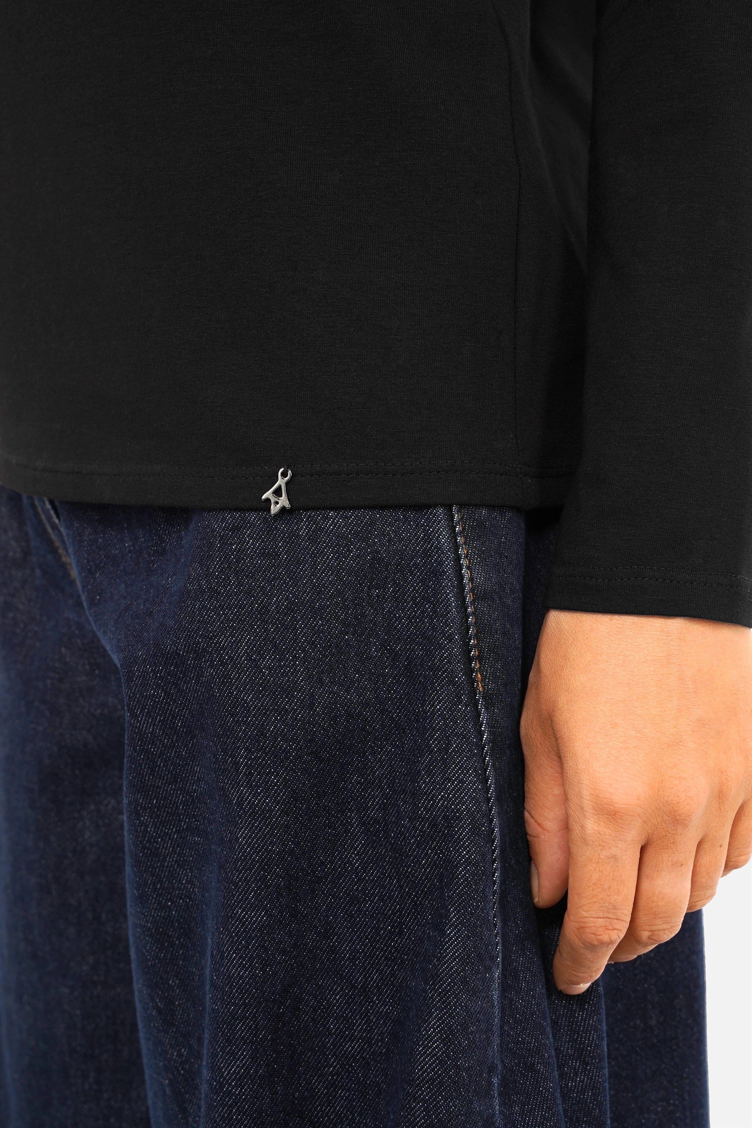 ELIN Longsleeve aus weichem Baumwolljersey mit Rundhalsausschnitt und Regular Fit in Größe S