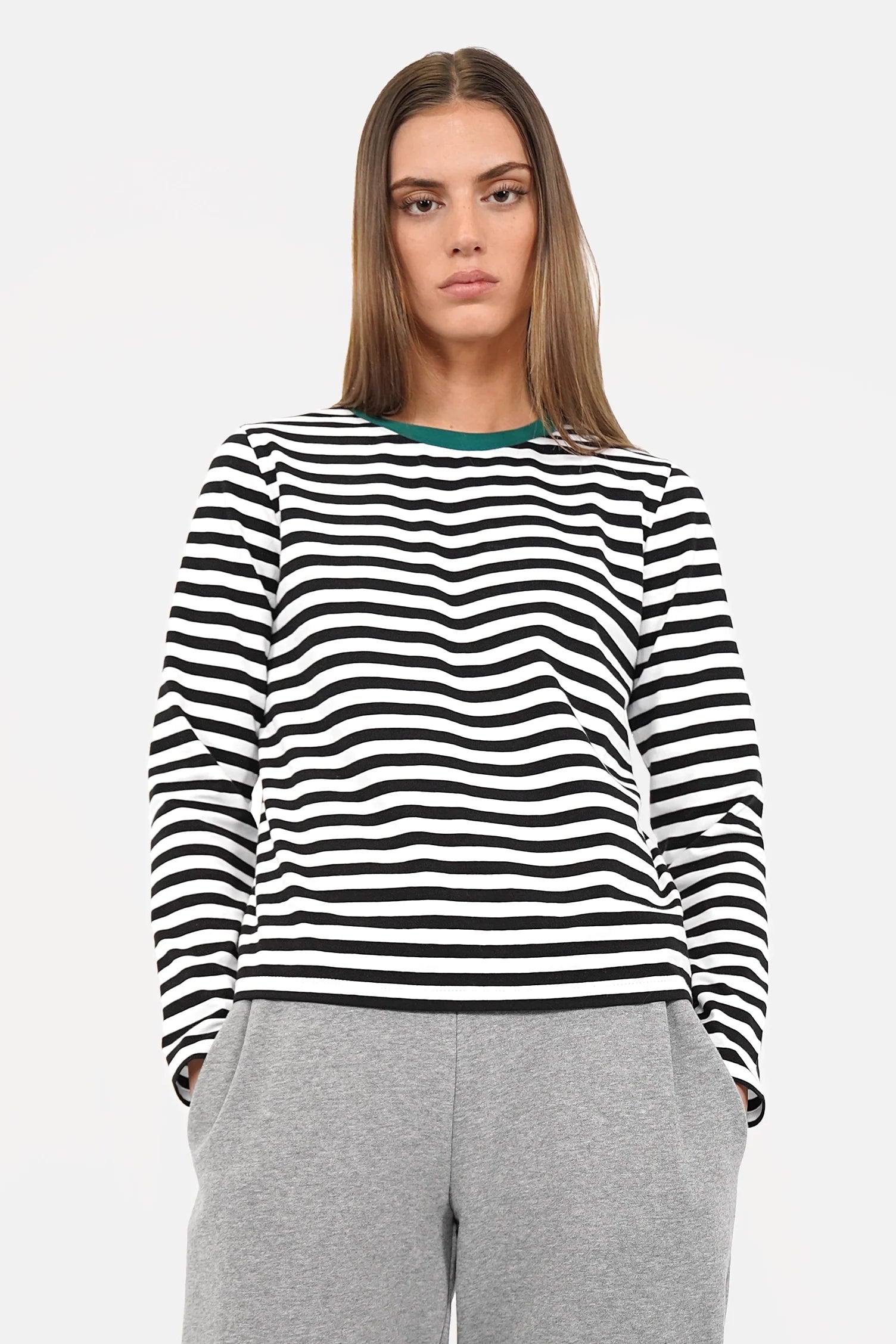 ELIN Longsleeve aus weichem Baumwolljersey mit Rundhalsausschnitt und Regular Fit in Größe S