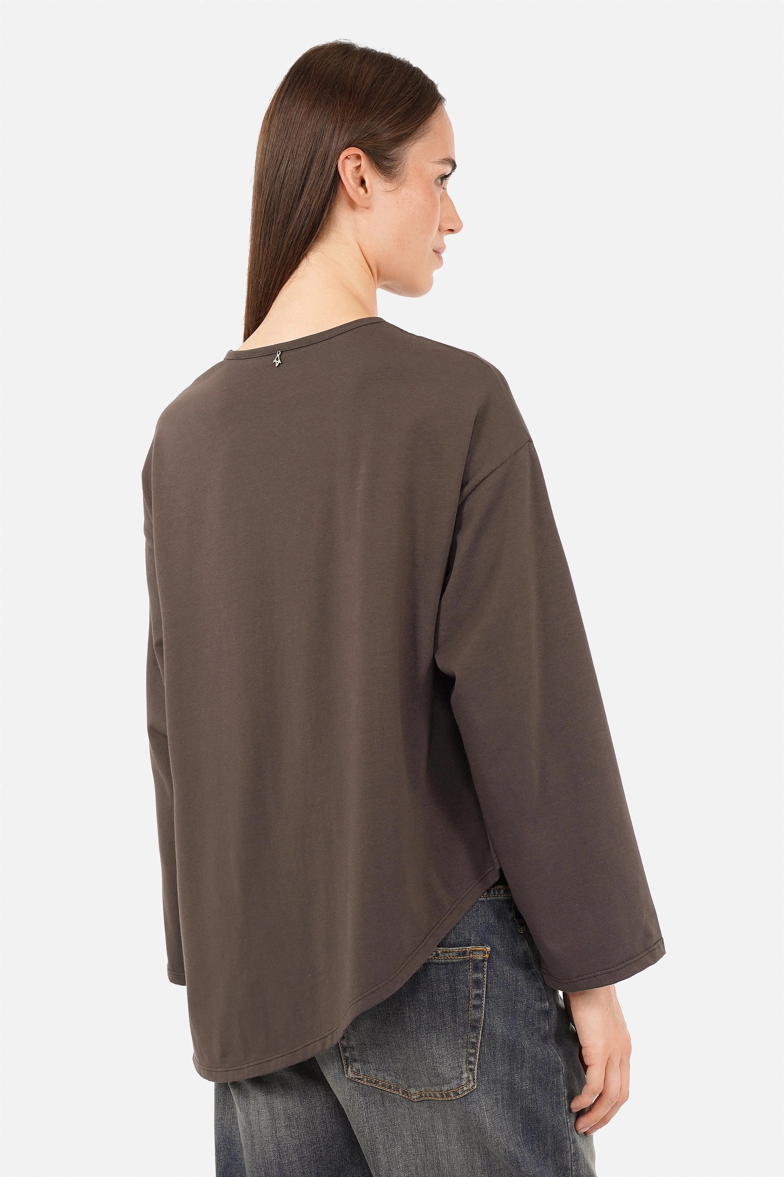 ELIORI asymmetrisches Jerseyshirt mit diagonalem Saum und Rundhalsausschnitt aus weichem Baumwolljersey