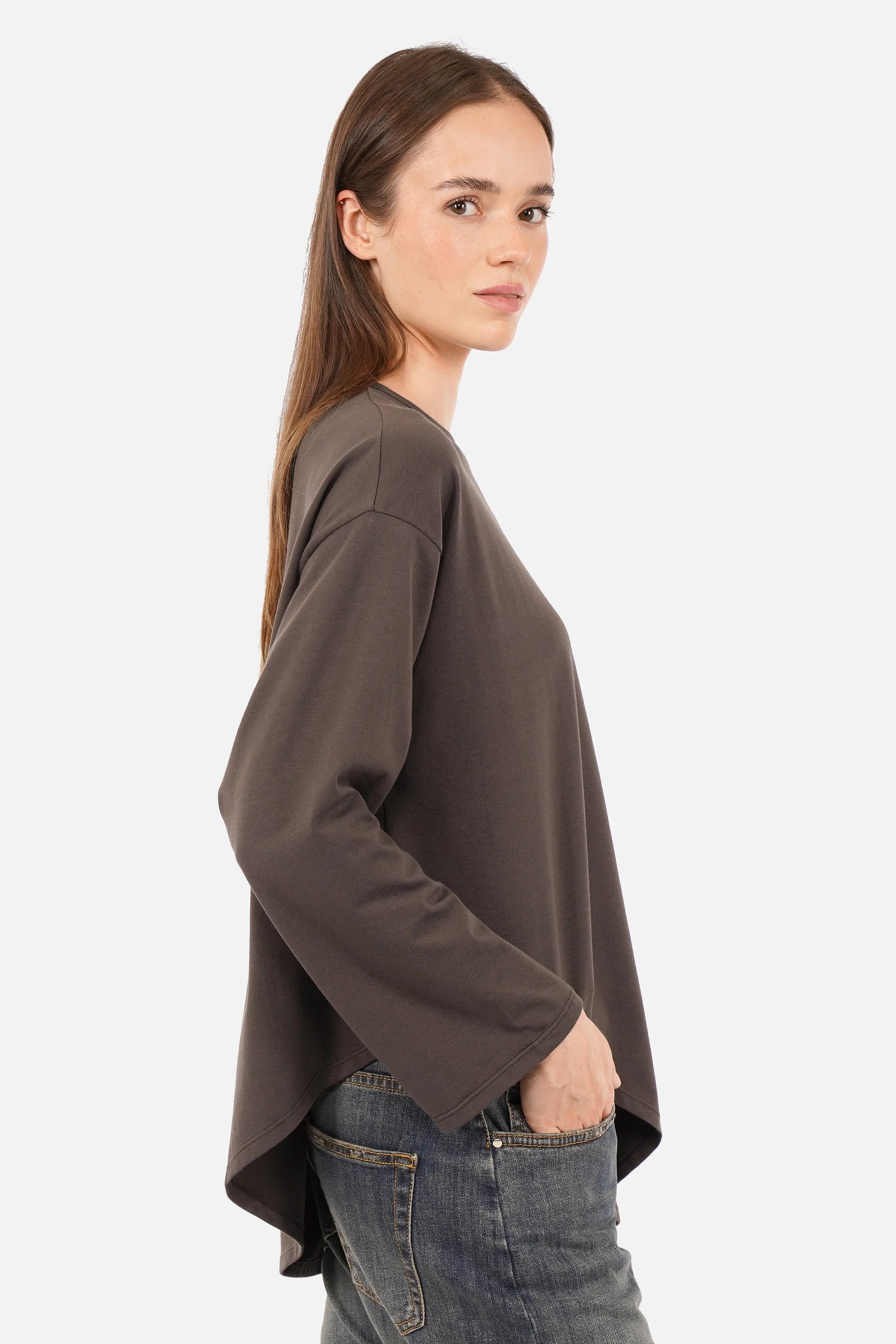 ELIORI asymmetrisches Jerseyshirt mit diagonalem Saum und weichem Baumwolljersey
