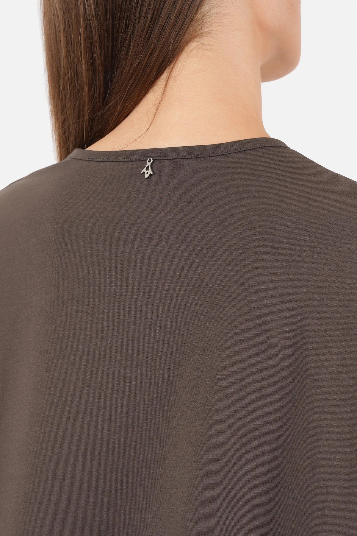 ELIORI asymmetrisches Jerseyshirt aus weichem Baumwolljersey mit diagonaler Saumlinie und Rundhalsausschnitt