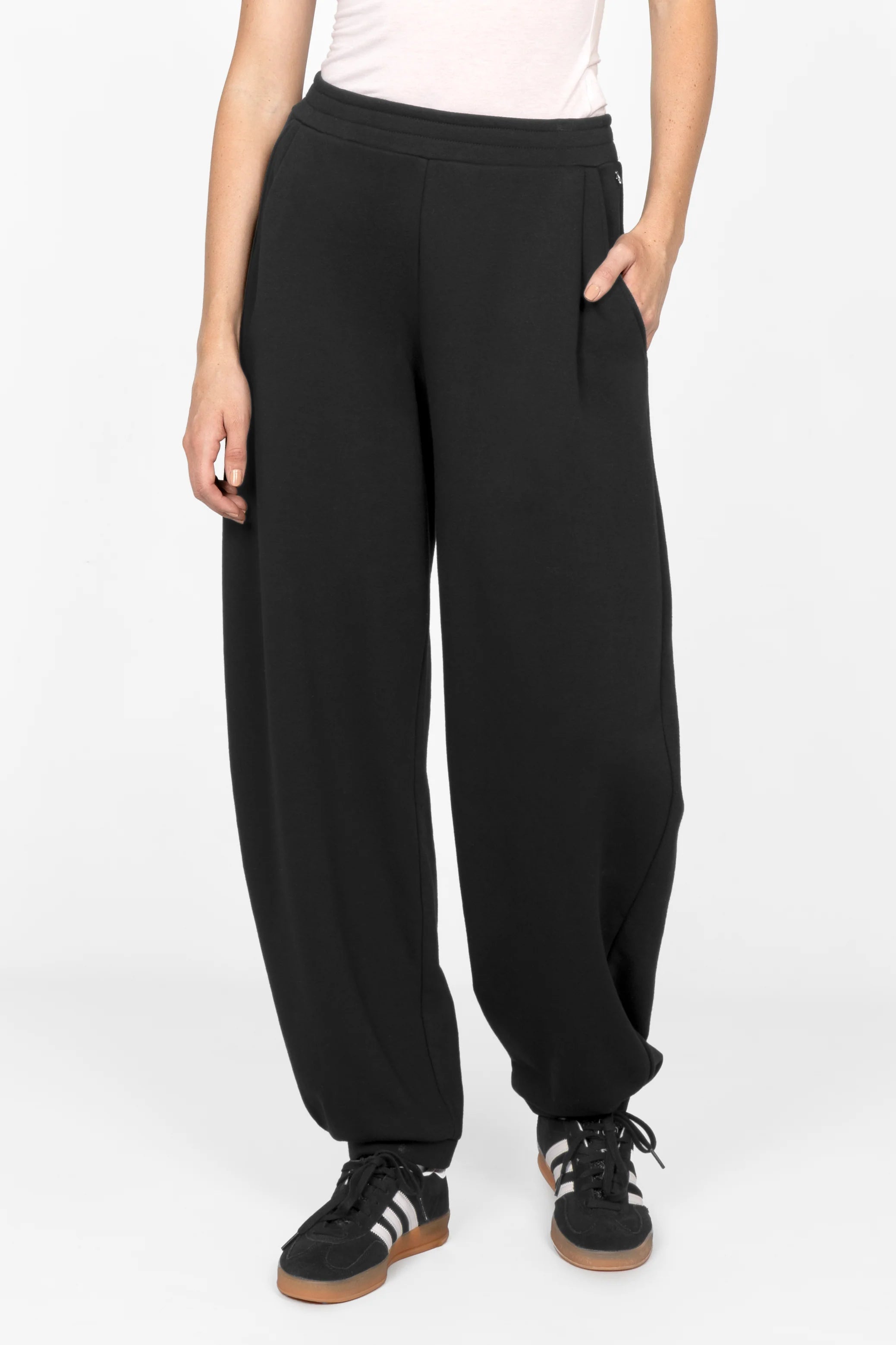 Black ELVEA O-Shape relaxed fit sweatpants with elastic waistband and side pockets