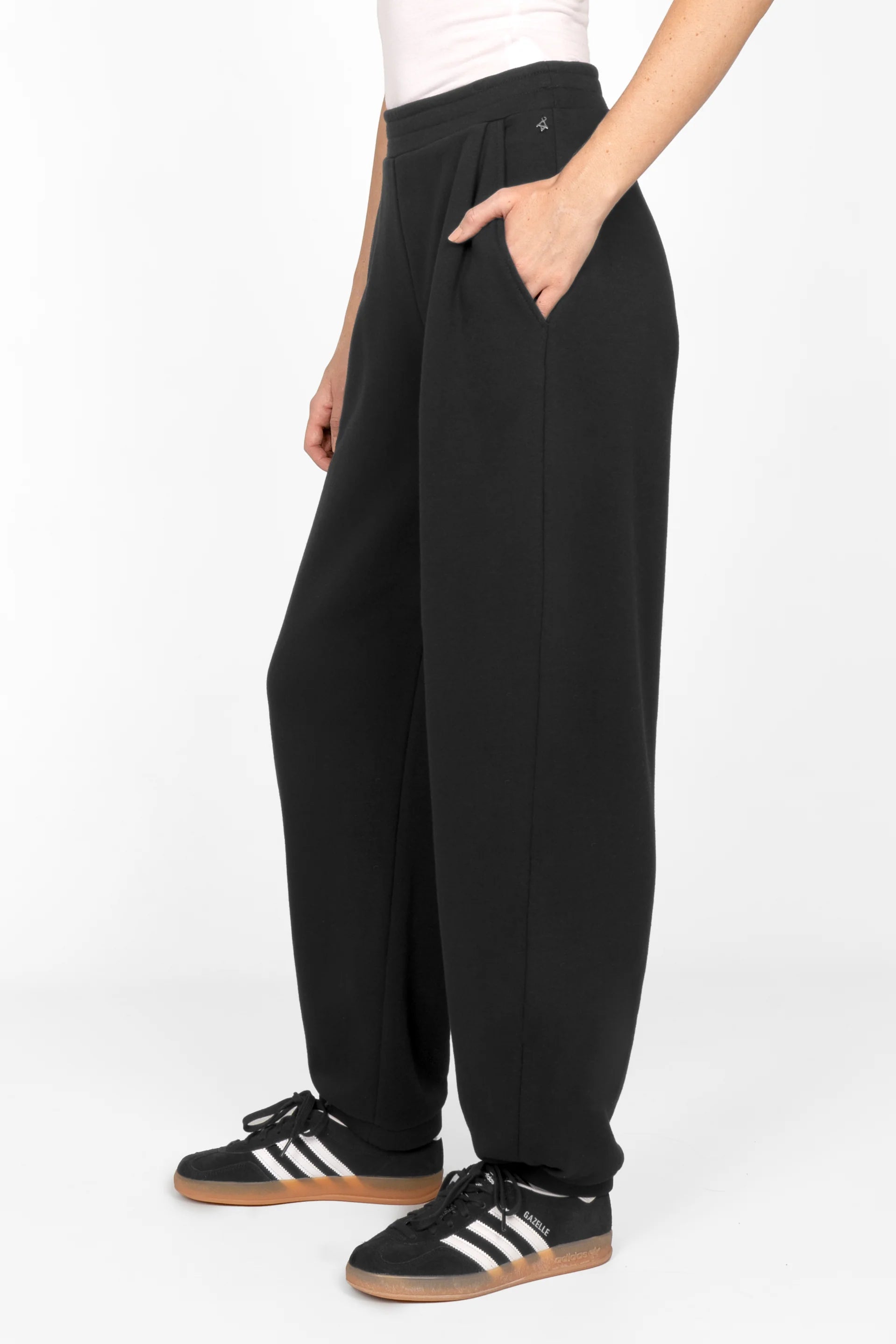 ELVEA O-Shape black relaxed fit sweathose with elastic waistband and side pockets