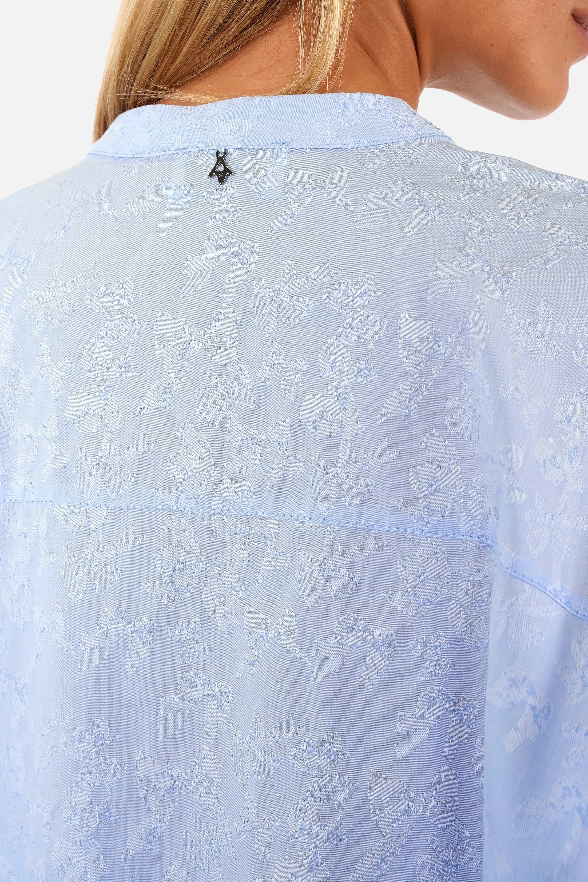 Bluse aus Baumwoll-Jacquard mit Stehkragen, überschnittenen Schultern und dreiviertel Ärmeln
