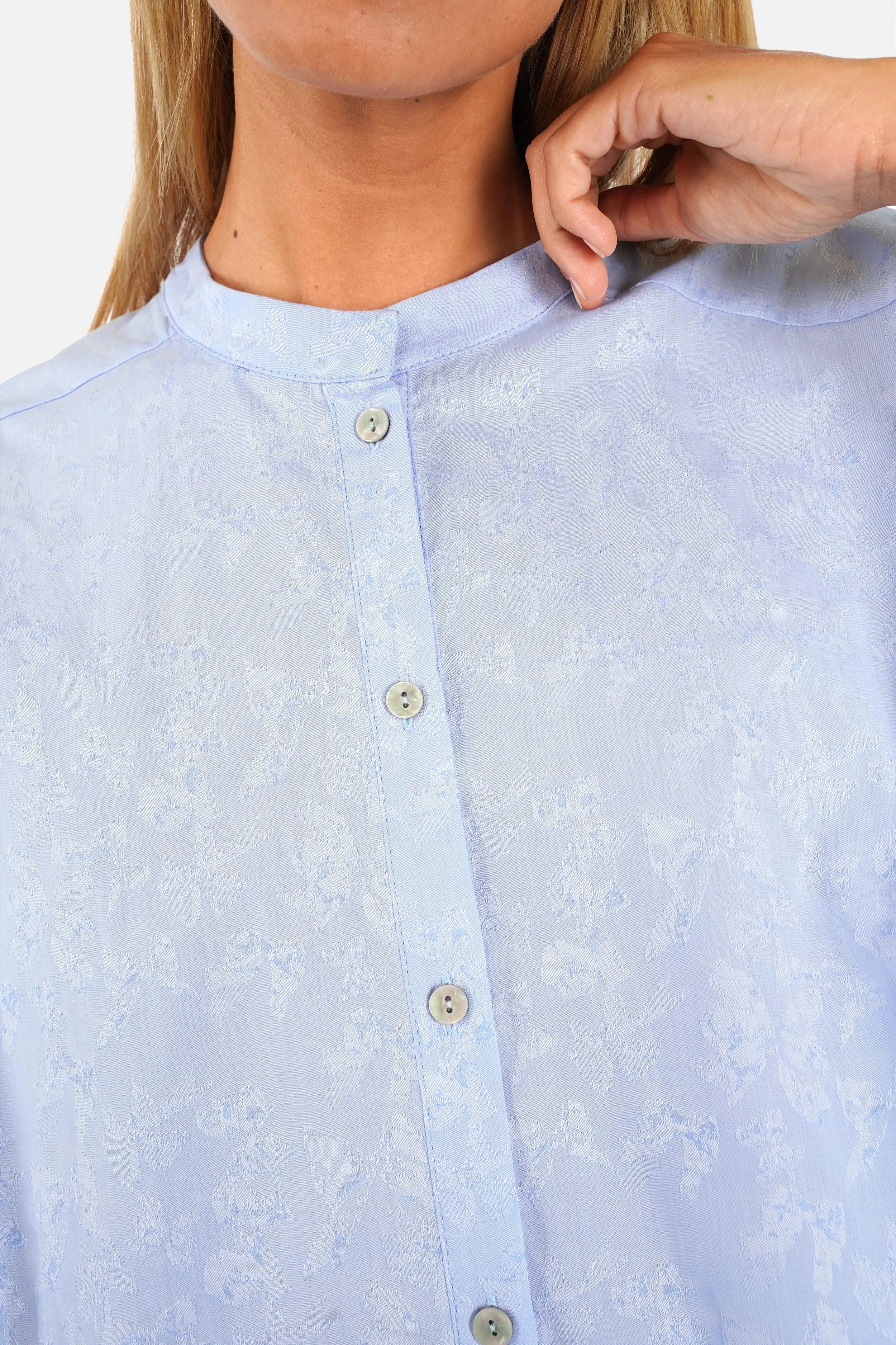 Bluse aus Baumwoll-Jacquard mit Stehkragen, überschnittenen Schultern und Dreiviertel-Ärmeln mit Gummibund