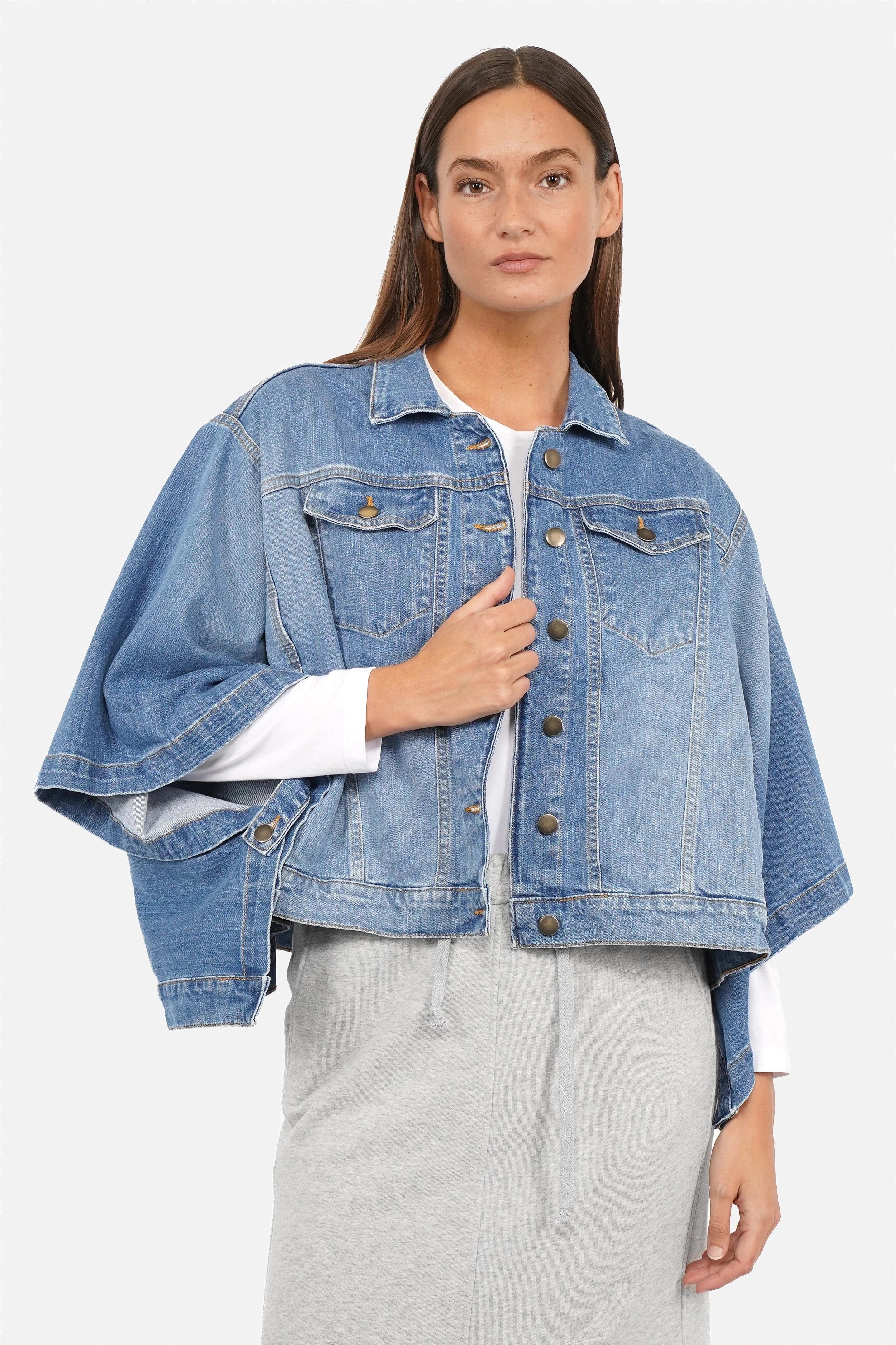 FIBI Denim Cape aus weichem italienischem Denim mit Used-Waschung und klassischem Kragen