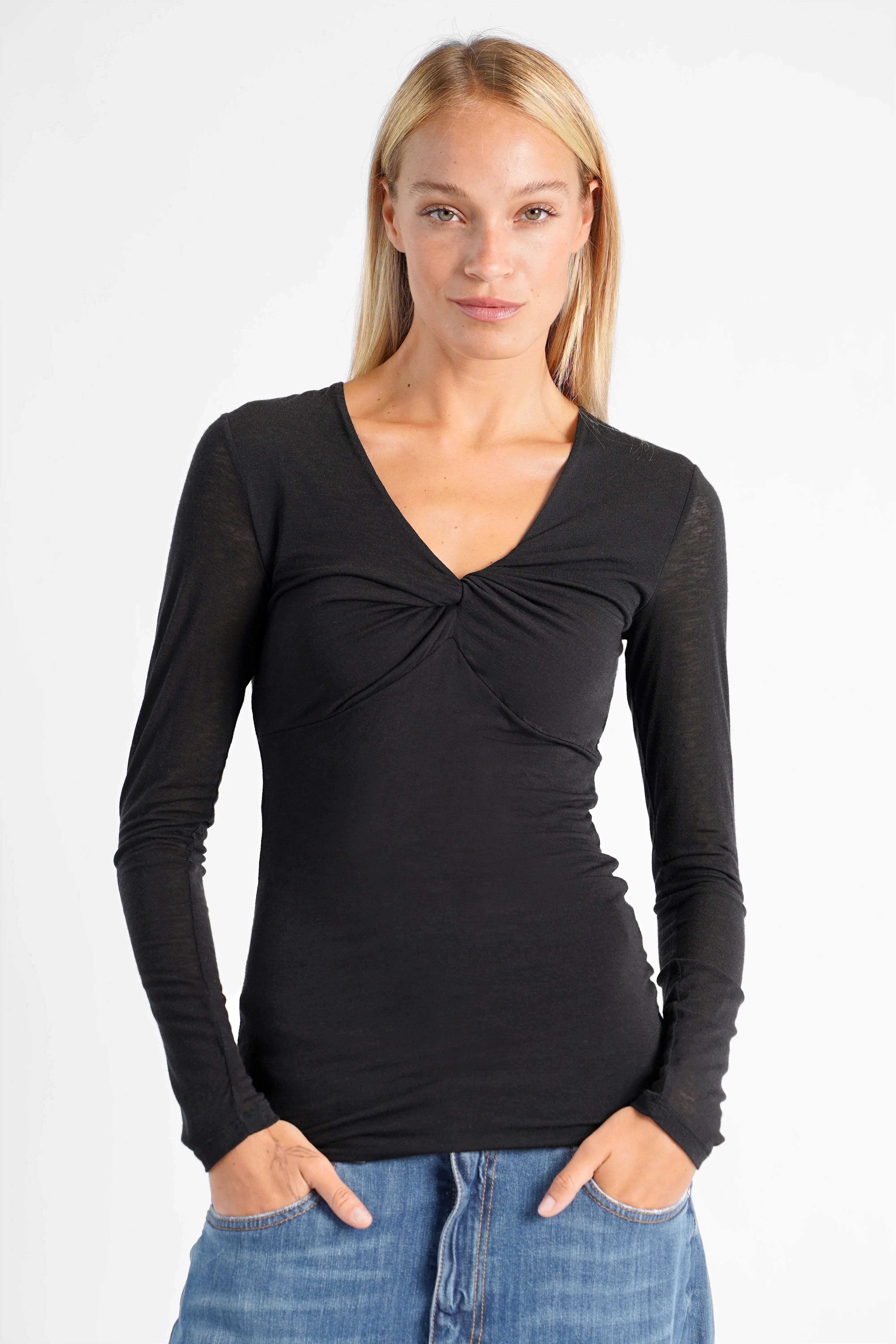 Damen FLURRI Longsleeve mit V-Ausschnitt und Twist-Detail aus weichem Kaschmirmix, slim fit, schwarz