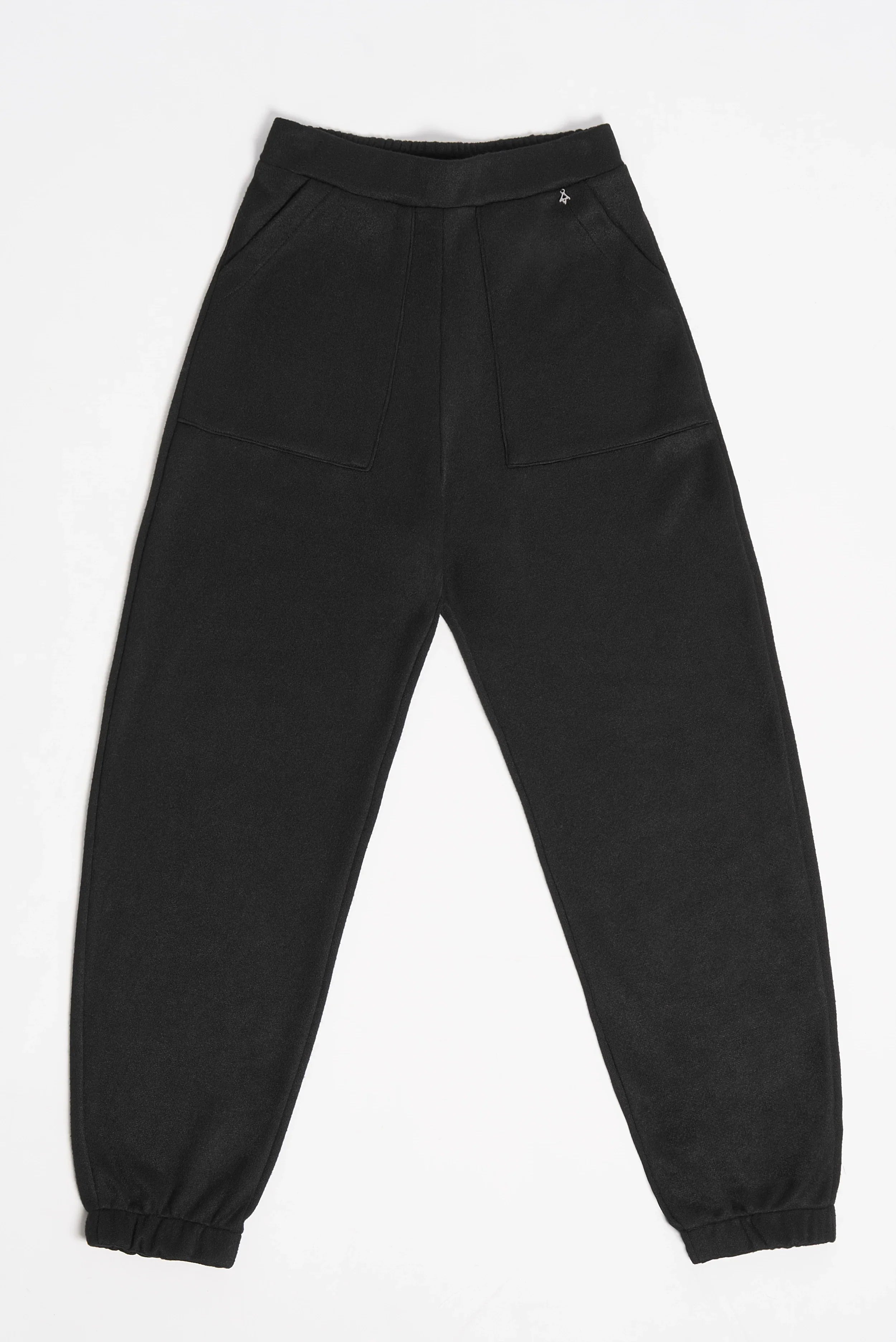 Schwarze FRELA Jogpant aus softem Feinstrick mit elastischem Bund und gerippten Abschlüssen, entspannter Fit, aufgesetzte Taschen