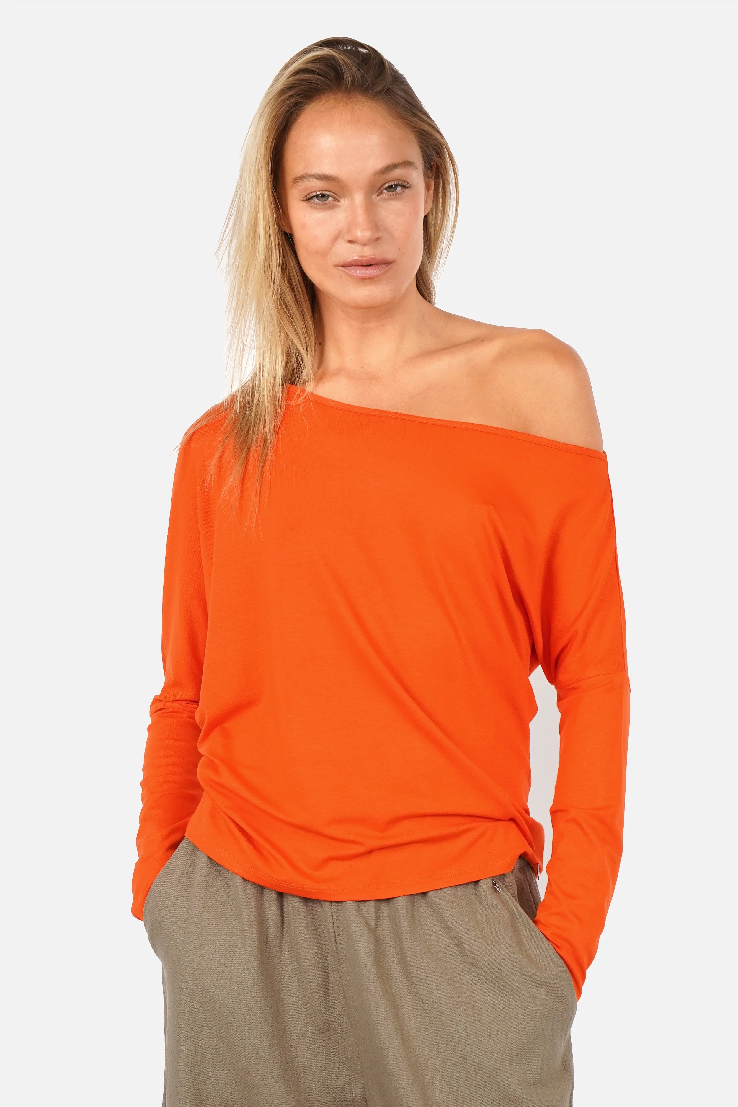 FRYA One Shoulder longsleeve top with asymmetrical neckline and lightweight viscose fabric