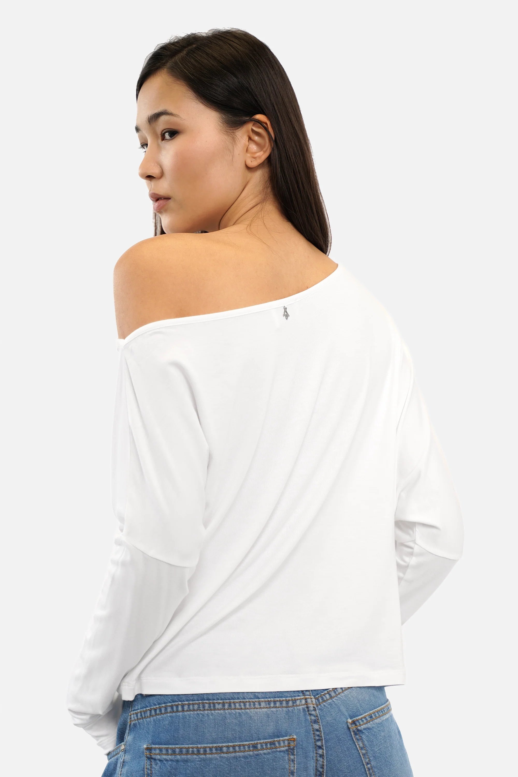 FRYA asymmetrisches Longsleeve mit Viskose, asymmetrischem Ausschnitt und Fledermausärmeln in Regular Fit