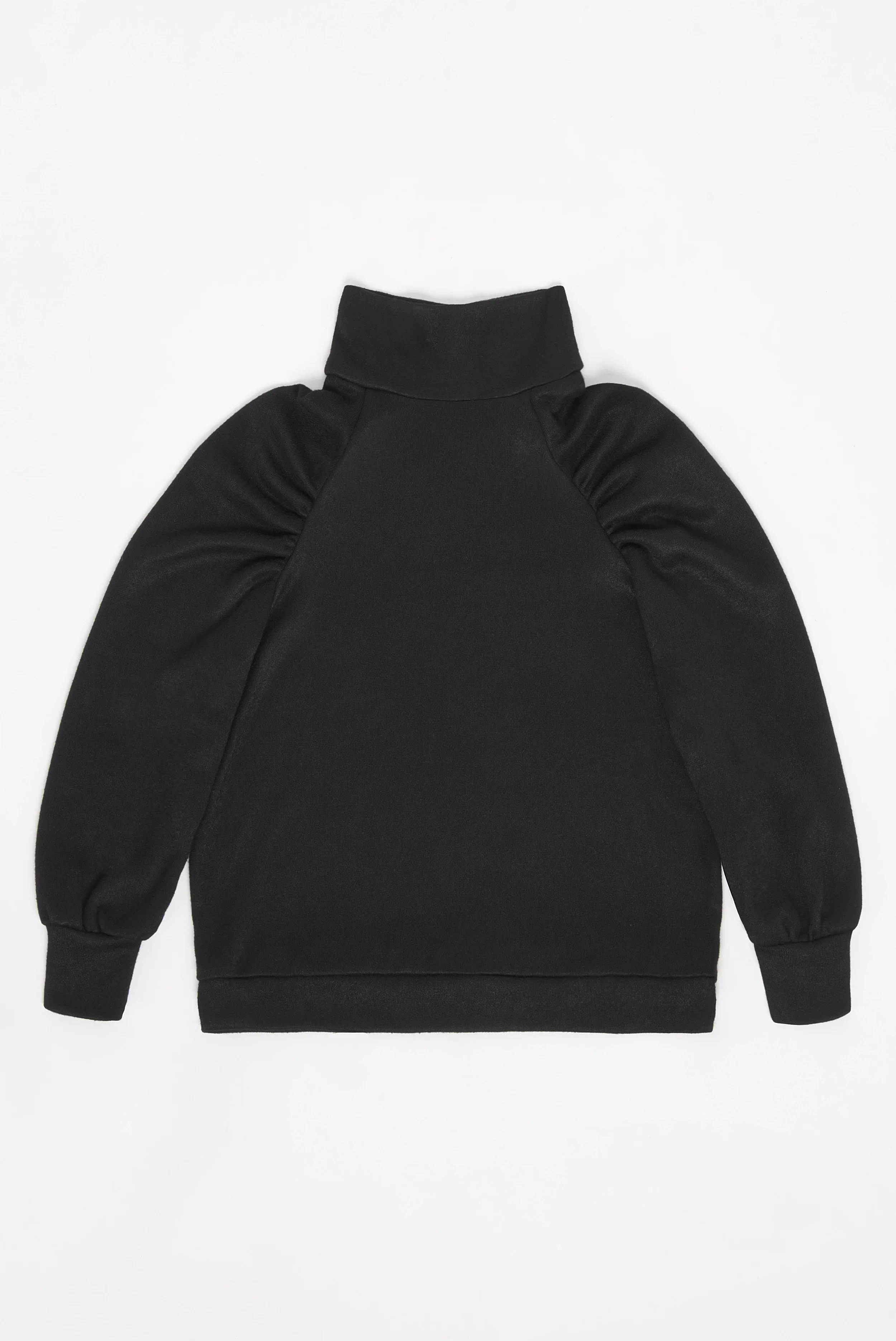 Schwarzes Oberteil aus softem Feinstrick mit hohem Stehkragen und Raglanärmeln