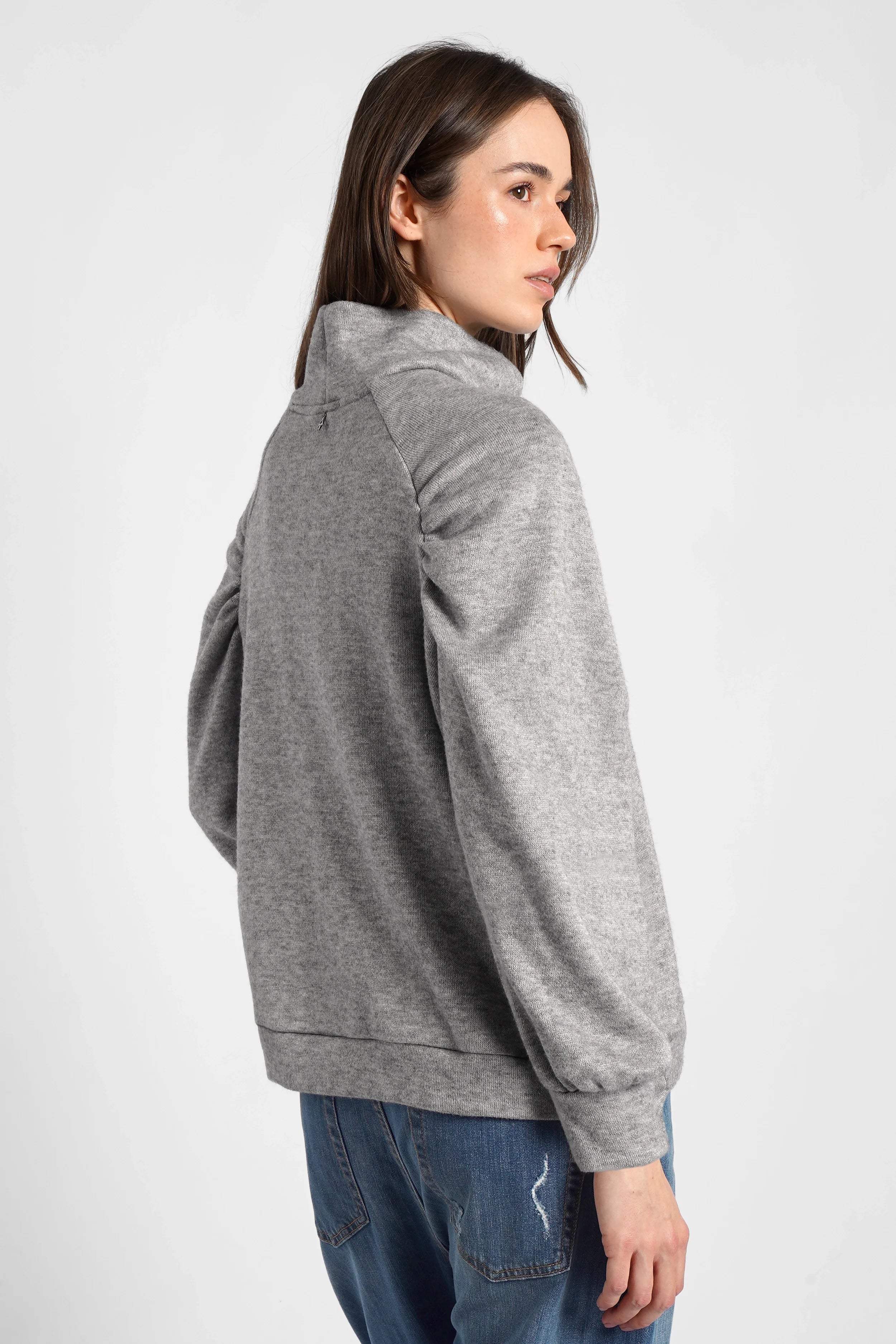 Oberteil aus softem grauem Feinstrick mit Stehkragen und Raglanärmeln