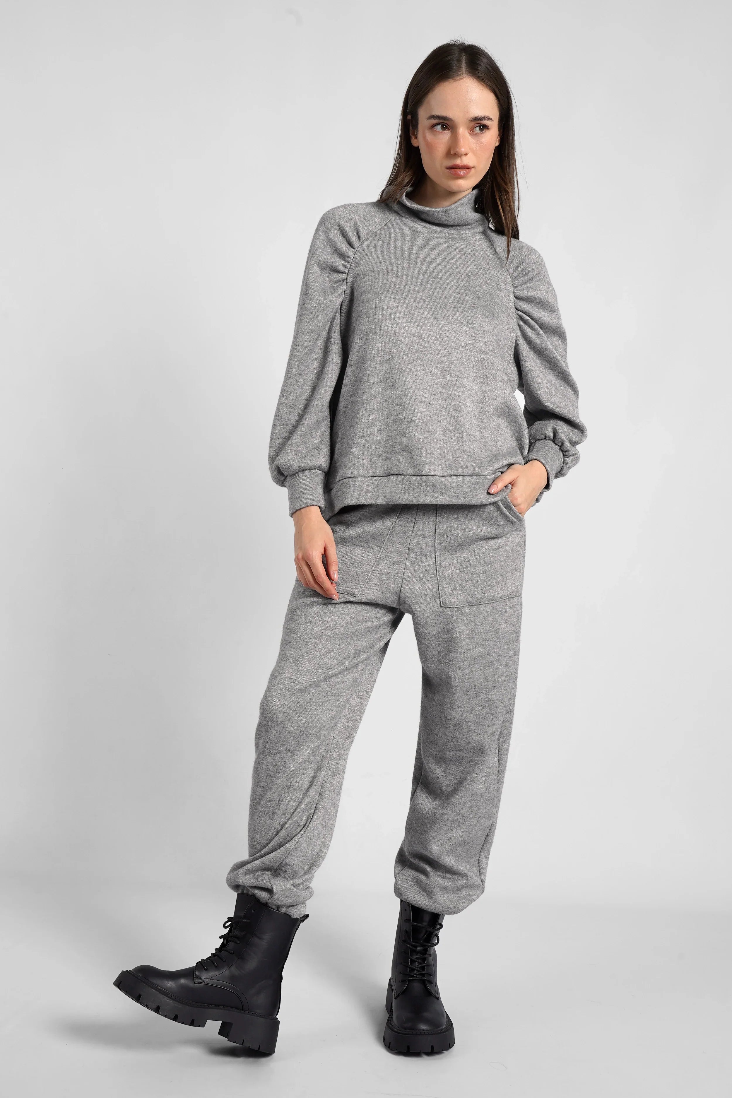 Damen Oberteil aus softem Feinstrick mit Stehkragen und Raglanärmeln in Grau