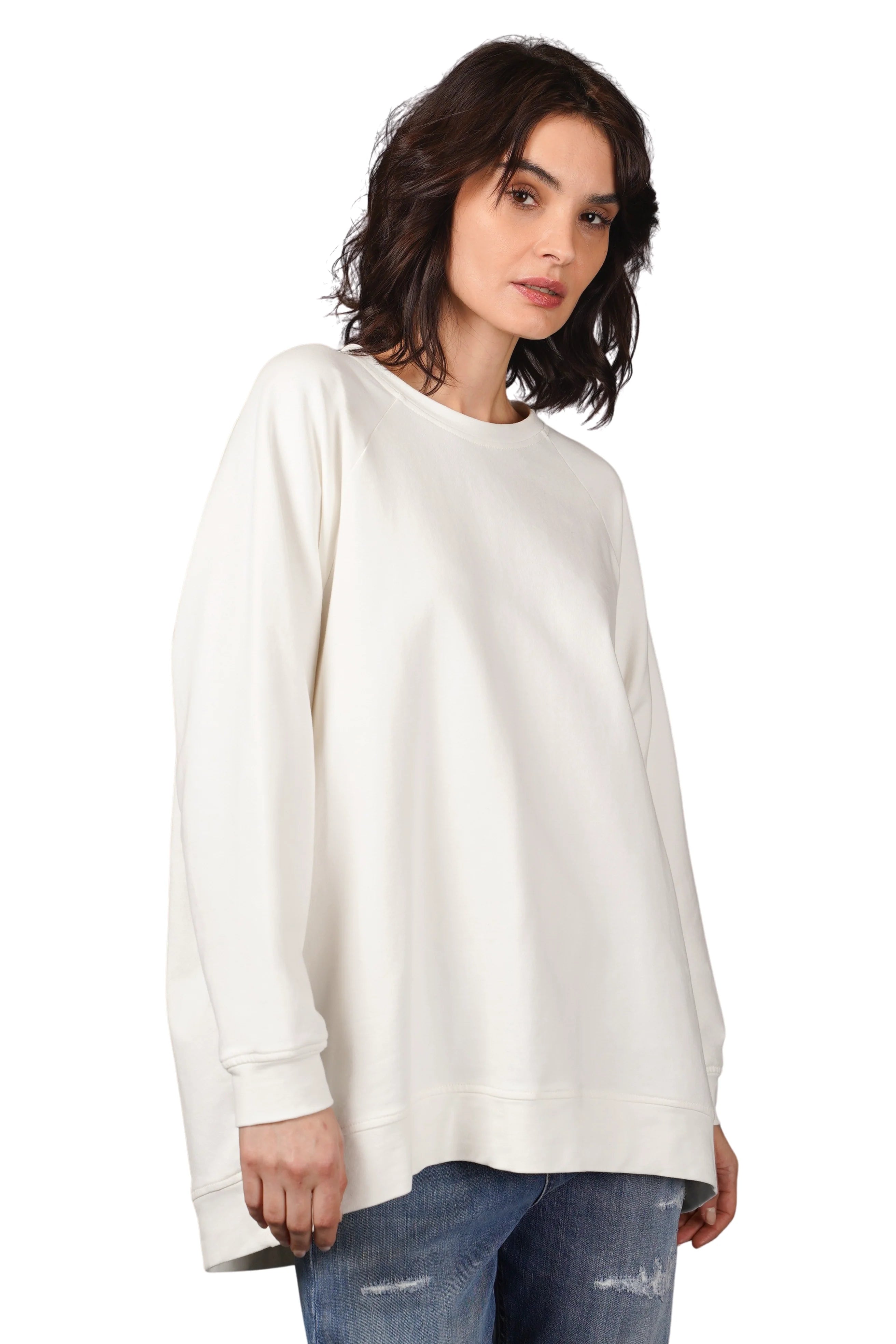 GRACEY.K Sweater mit Oversize-Silhouette in Weiß, lässiger Longsweater, Rundhalsausschnitt.