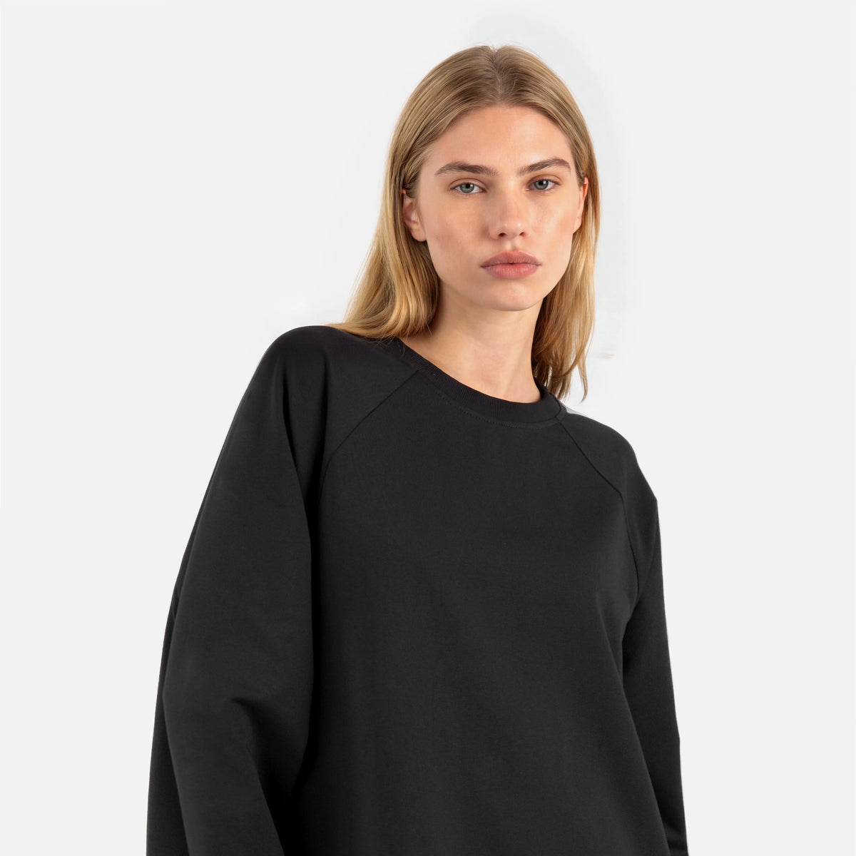 GRACEY.K sweater; lichte stof, ronde hals, raglanmouwen, zachte sweatstof
