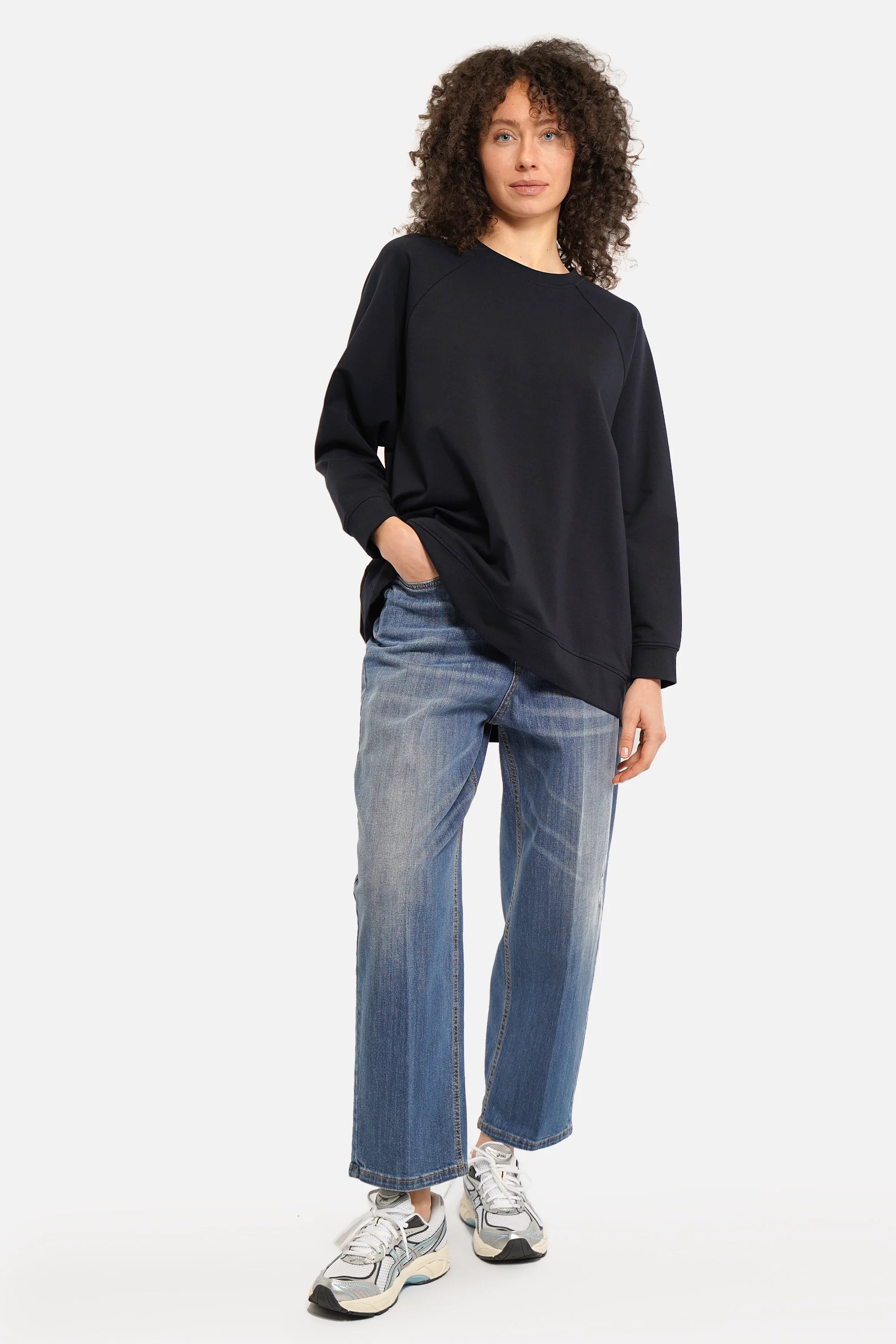 Lässiger GRACEY.K Sweater mit A-Linie, Raglanärmeln und tonaler Logo-Stickerei in Oversize-Passform