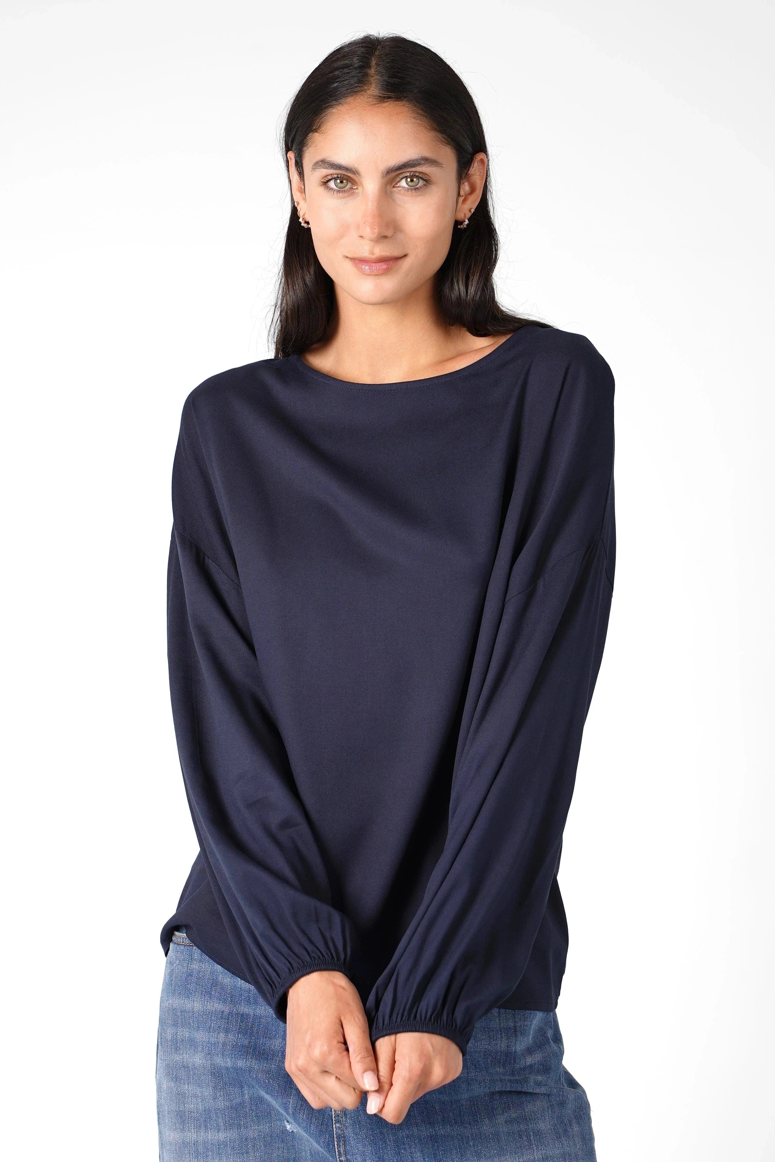 Feminine Greta.K Bluse navy blue relaxed fit blouse with round neckline and elastic cuffs