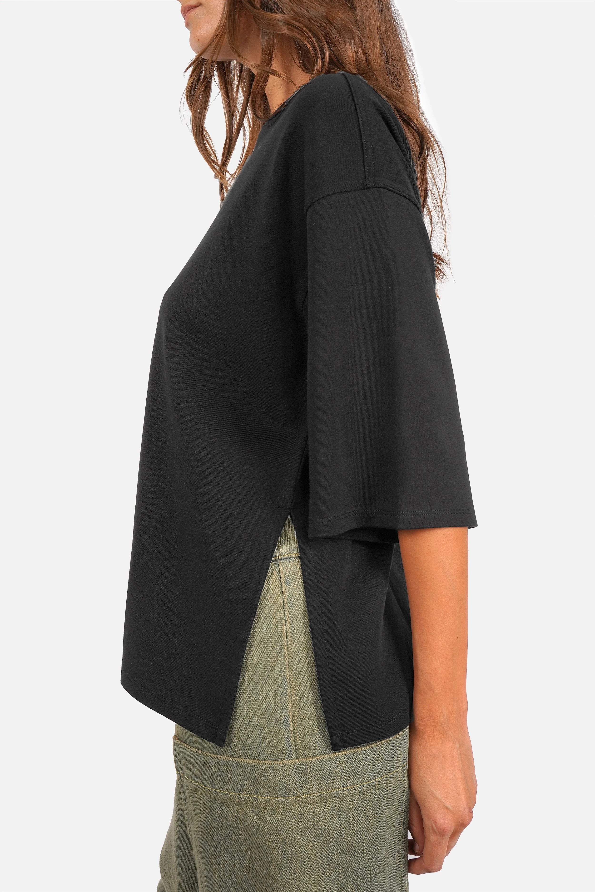 Oversized GWENA T-Shirt aus schwerer Baumwolle mit Rundhalsausschnitt und seitlichen Schlitzen