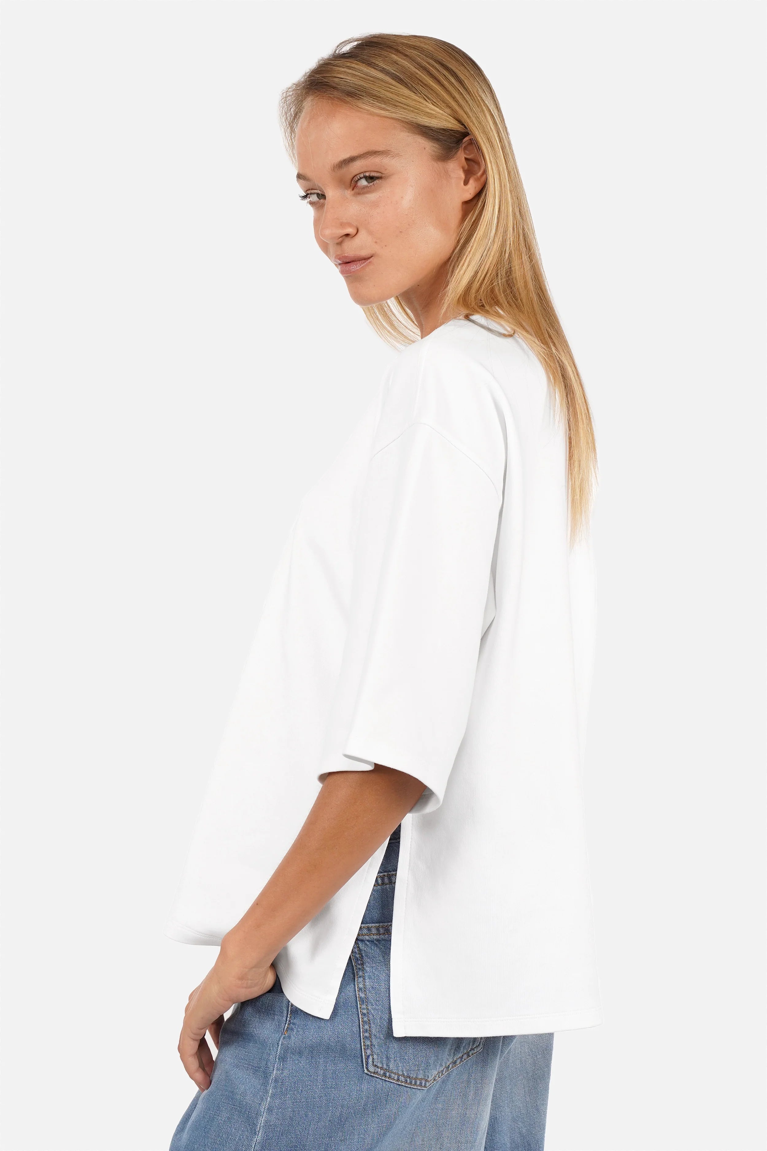 GWENA T-Shirt aus reiner Baumwolle mit Rundhalsausschnitt, oversized Fit und seitlichen Schlitzen