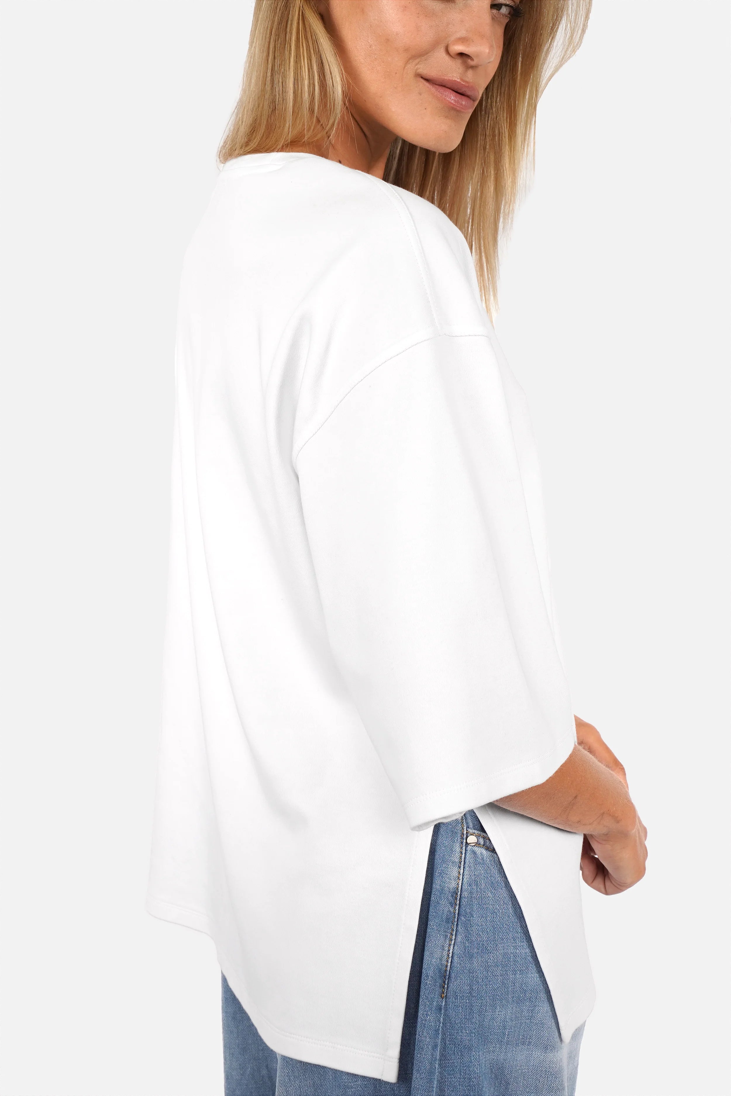 GWENA T-Shirt aus schwerer Baumwolle mit Rundhals, oversized Schnitt und seitlichen Schlitzen