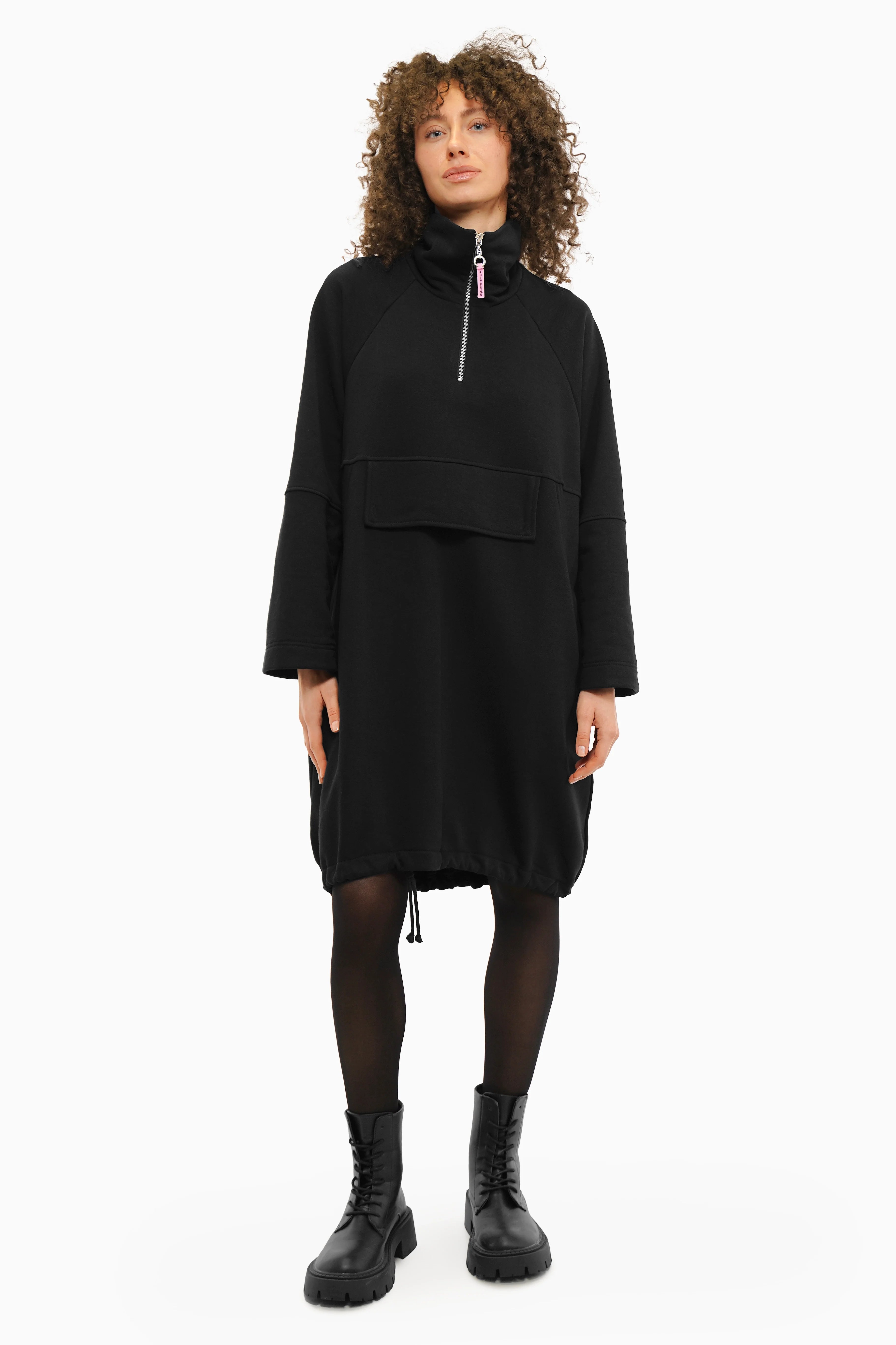 Damen Half-Zip Sweatkleid aus weichem Sweatstoff mit Stehkragen, Raglanärmeln und seitlichen Eingriffstaschen